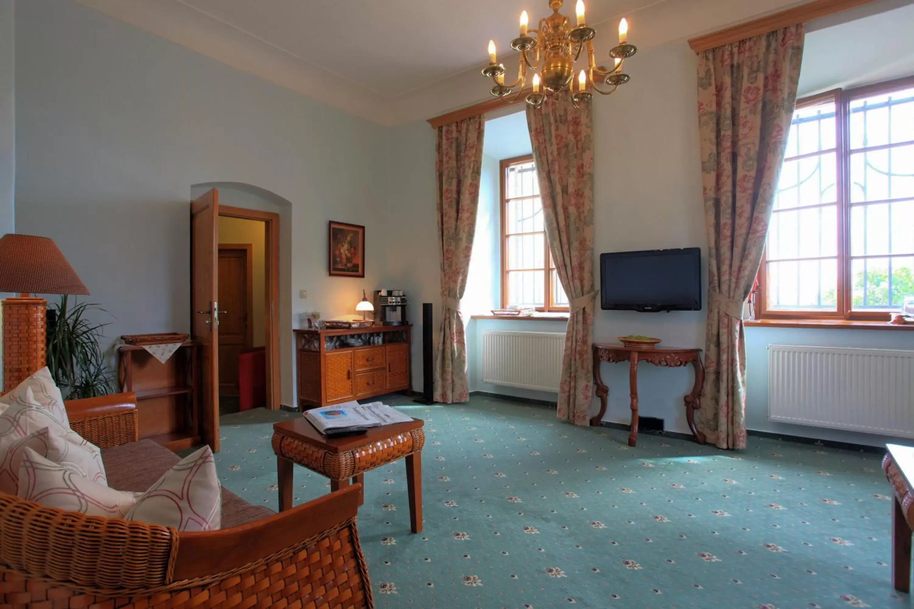 Photo of the whole room, Seating Area in Questenberg Hotel