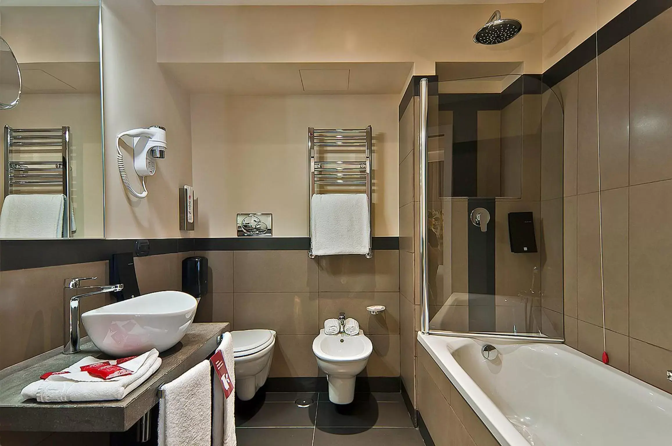Toilet, Bathroom in Hotel Caravel