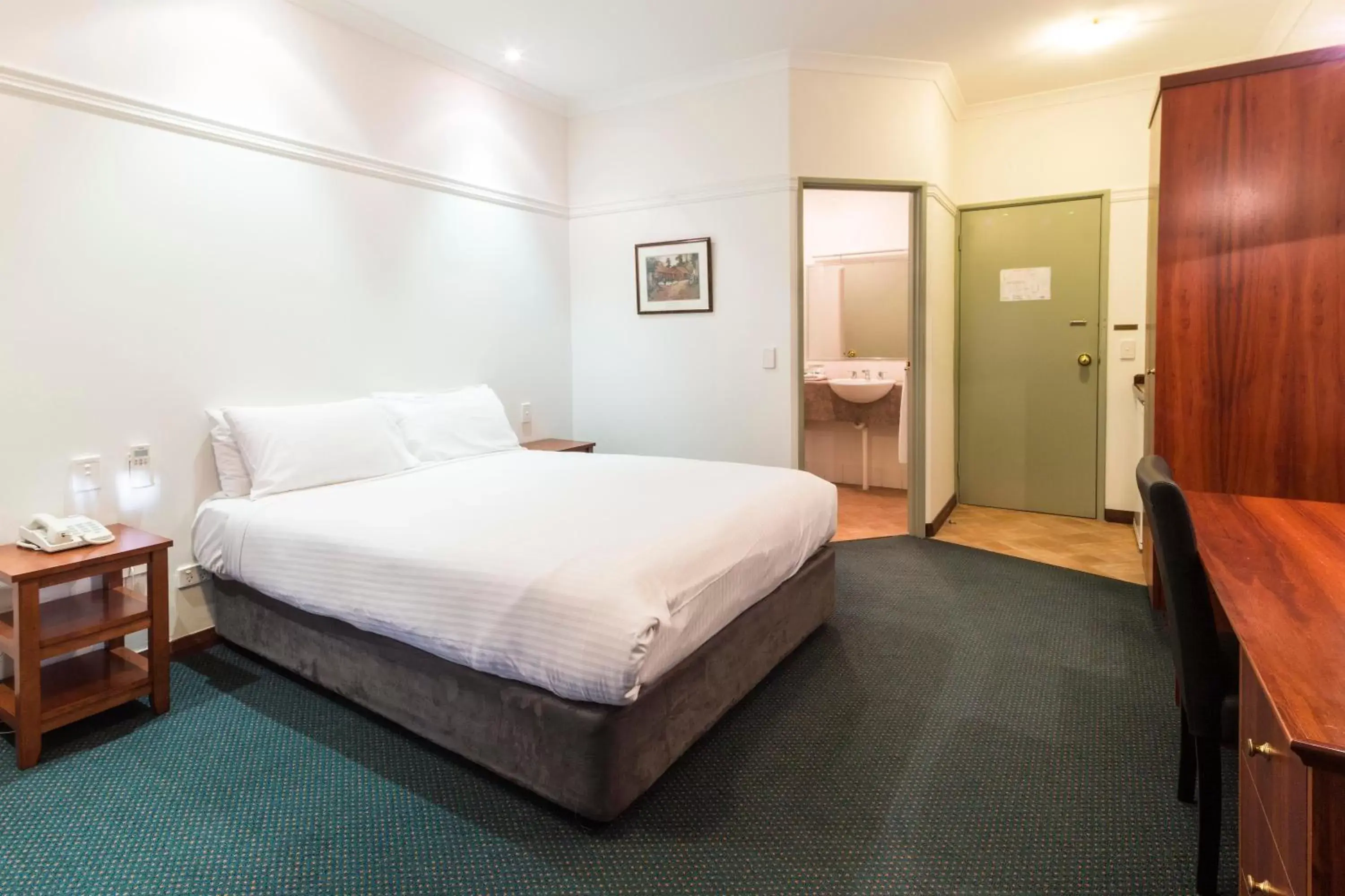 Photo of the whole room, Bed in Stay Margaret River