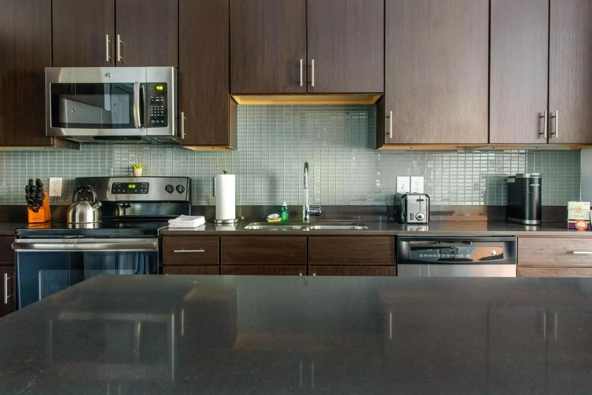 Coffee/tea facilities in Placemakr Music Row - Vanderbilt Coffee/tea facilities in Placemakr Music Row - Vanderbilt