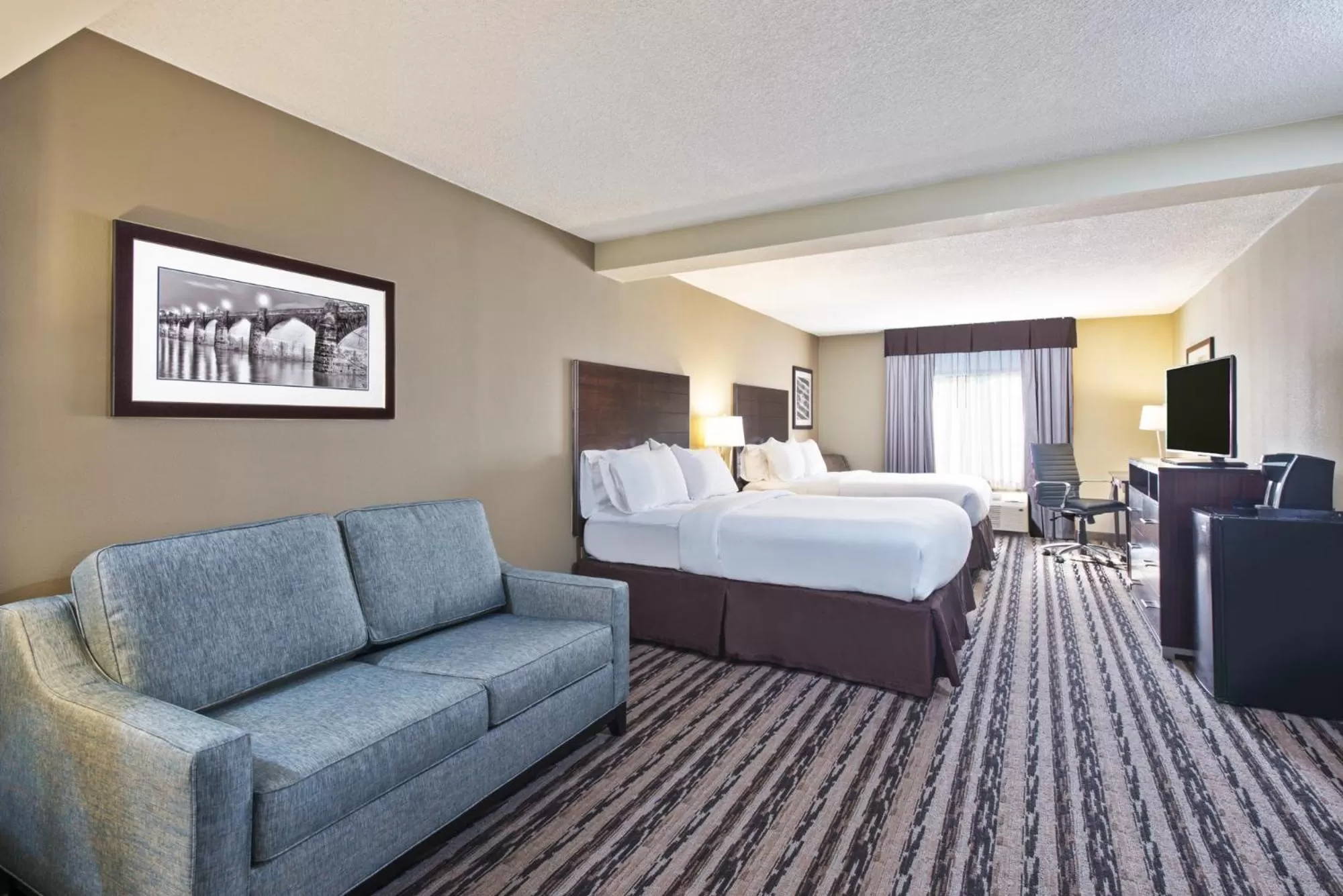 Photo of the whole room, Bed in Holiday Inn Harrisburg East by IHG