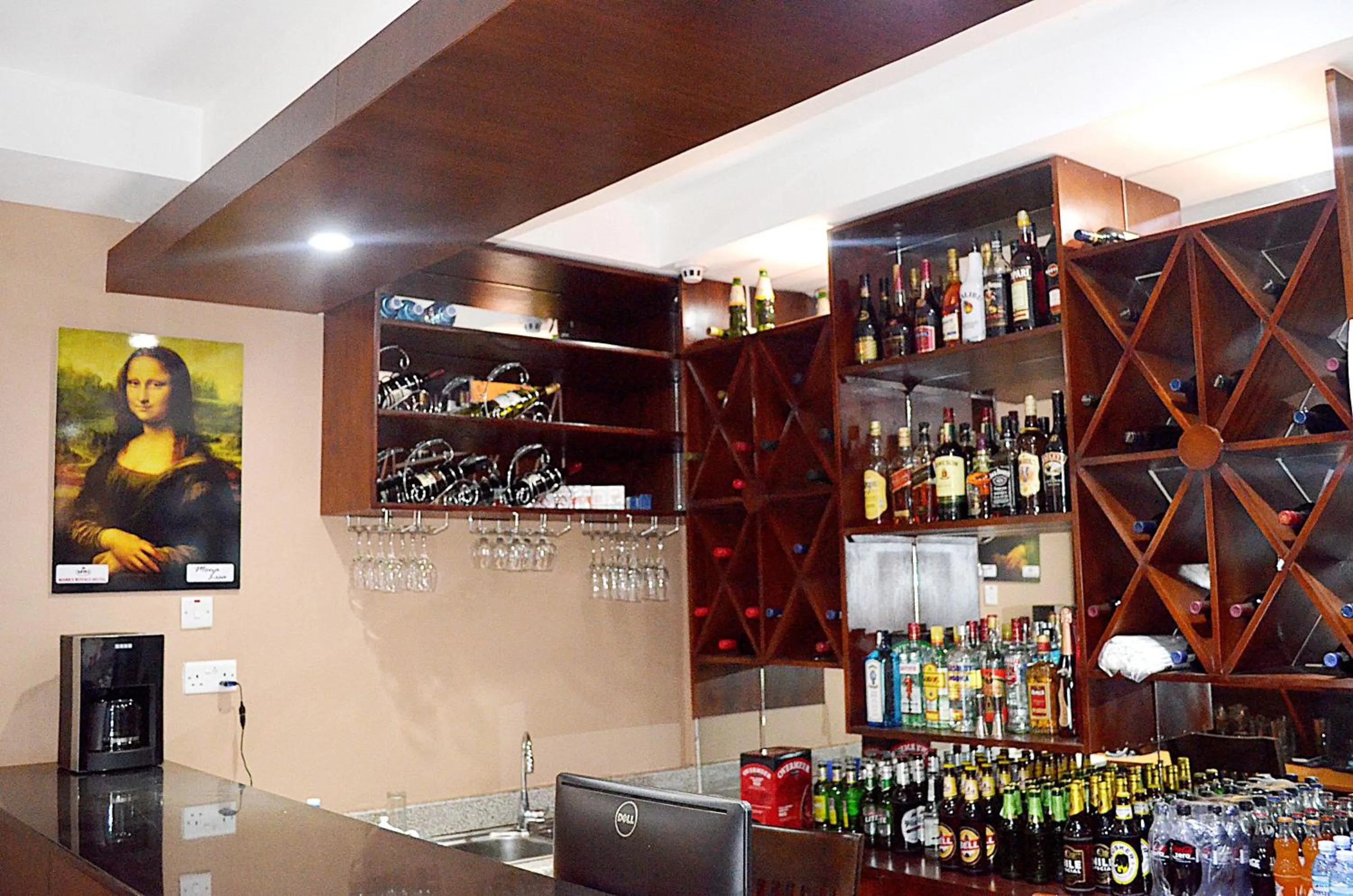 Restaurant/places to eat in Marie's Royale Hotel