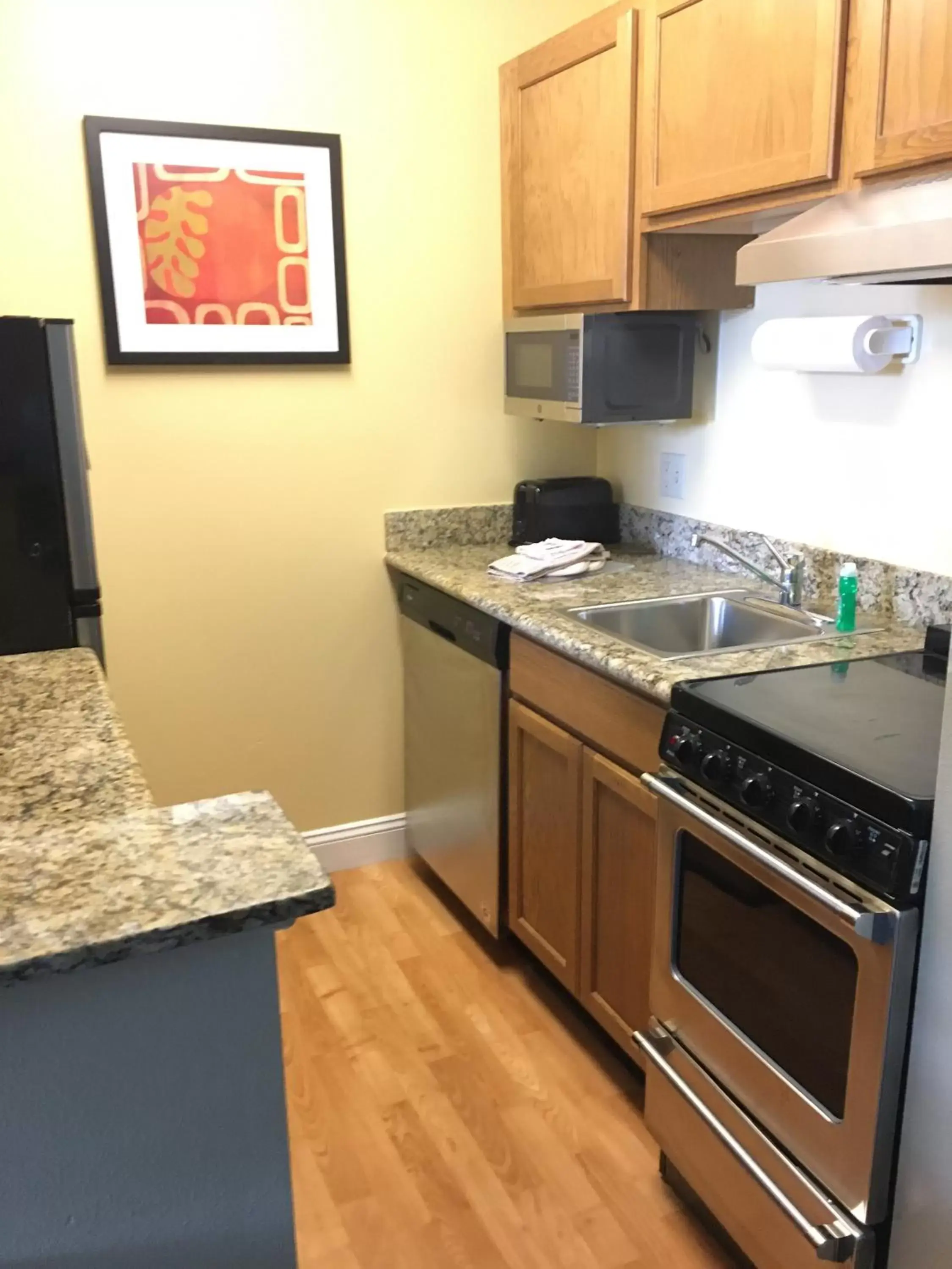 Kitchen or kitchenette, Kitchen/Kitchenette in Extended Stay America Suites - St Louis - Fenton