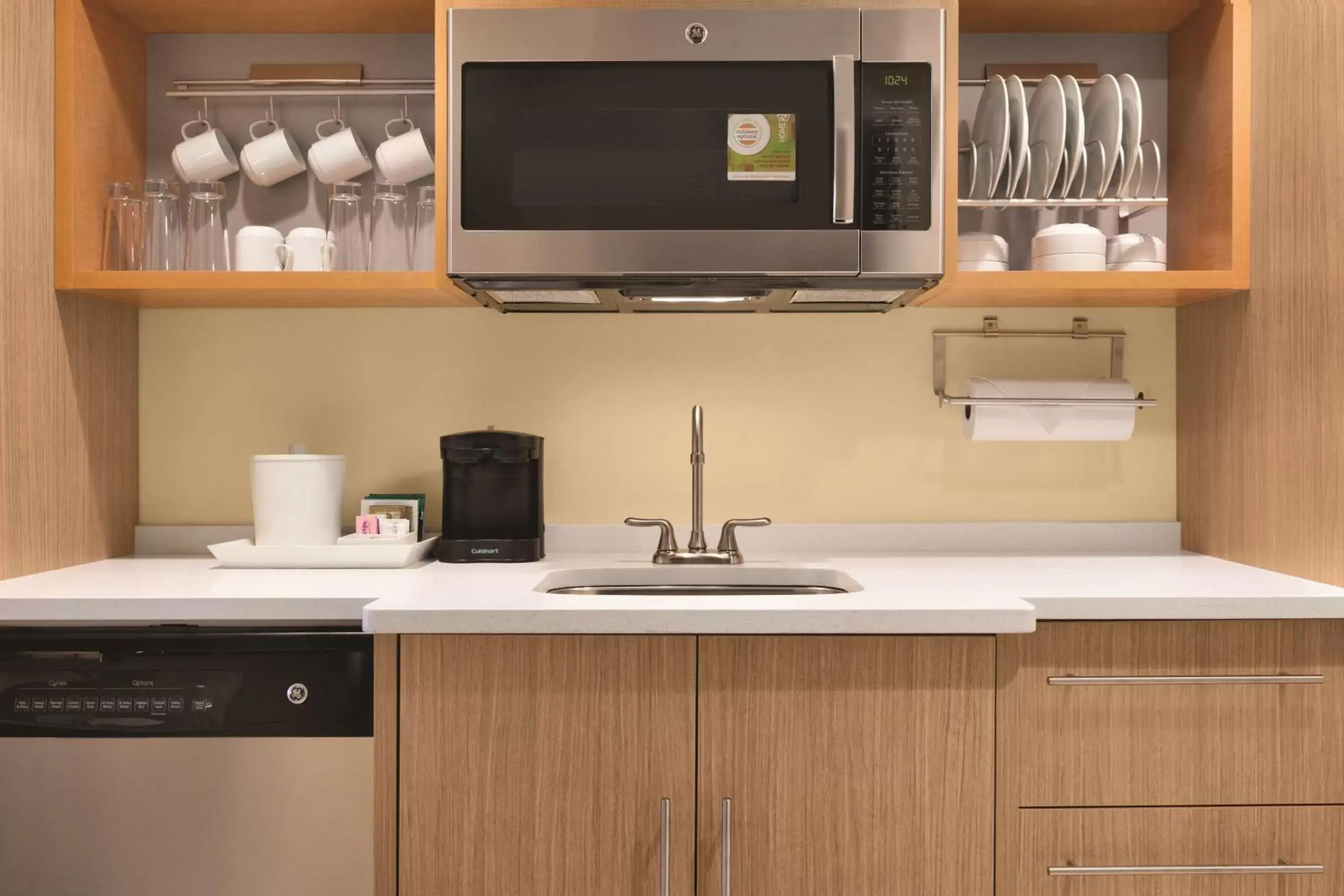 Kitchen or kitchenette, Kitchen/Kitchenette in Home2 Suites By Hilton Phoenix-Tempe University Research Park