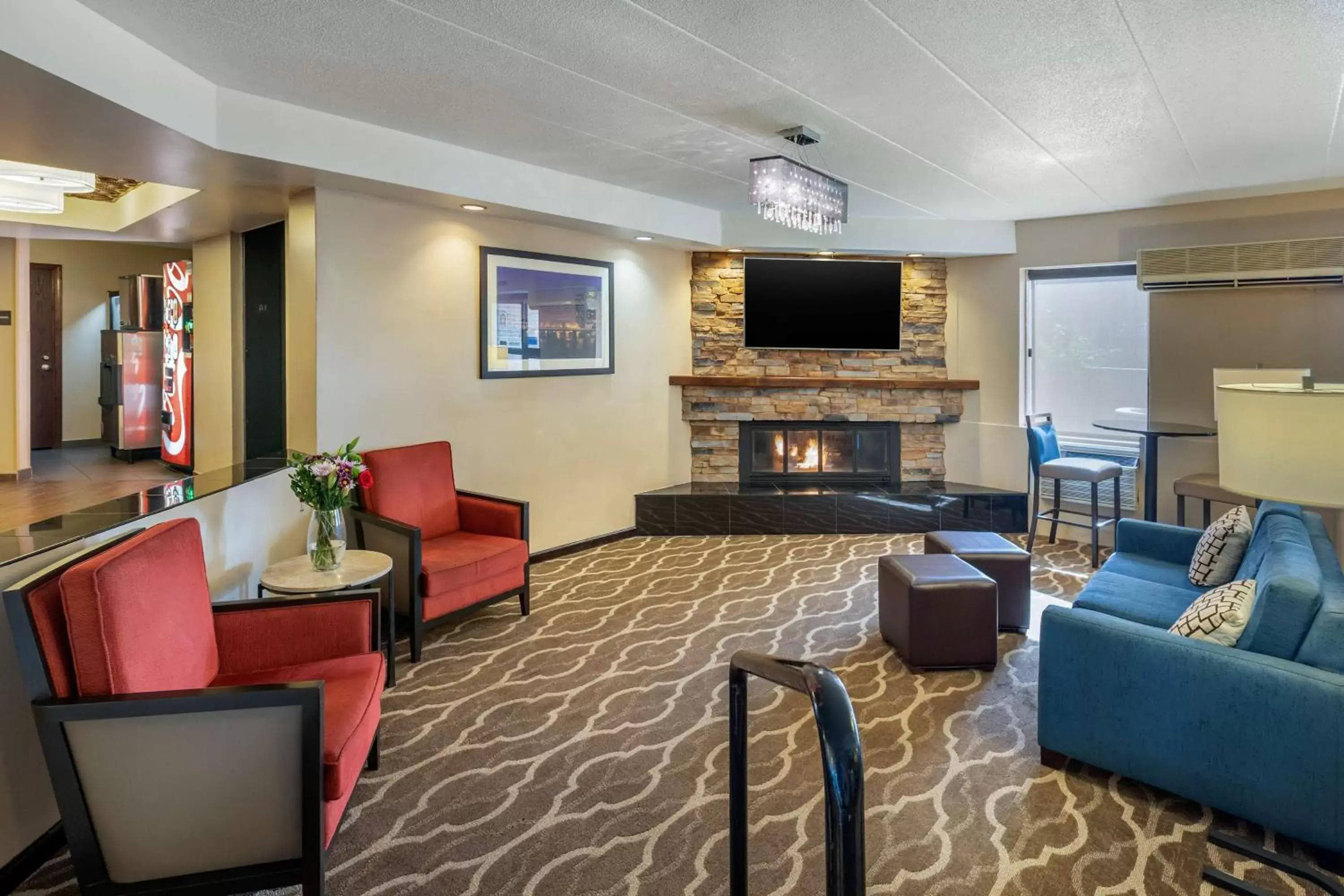 Lobby or reception, Seating Area in Comfort Inn Grand Rapids Airport