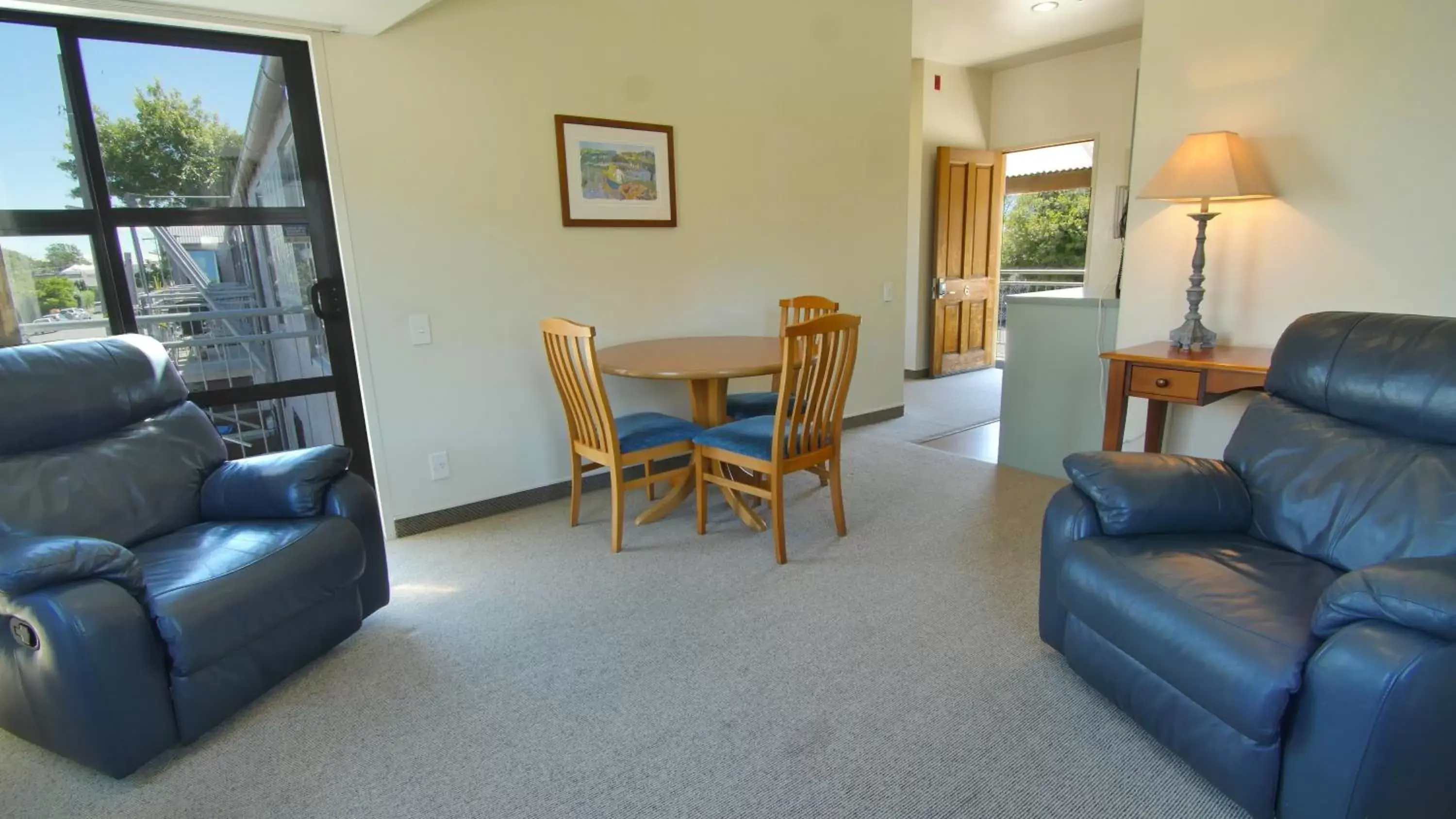 Bedroom, Seating Area in Country Glen Lodge