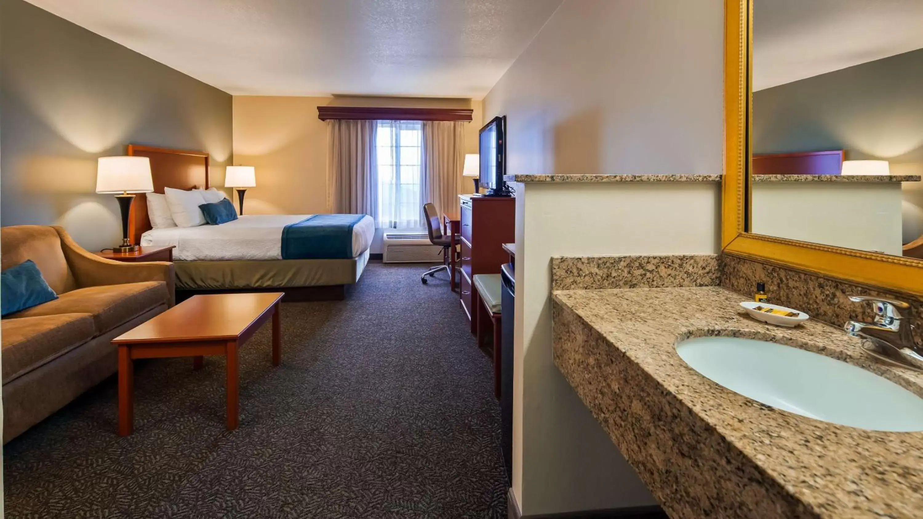 Photo of the whole room, Bathroom in Best Western PLUS Walla Walla Suites Inn