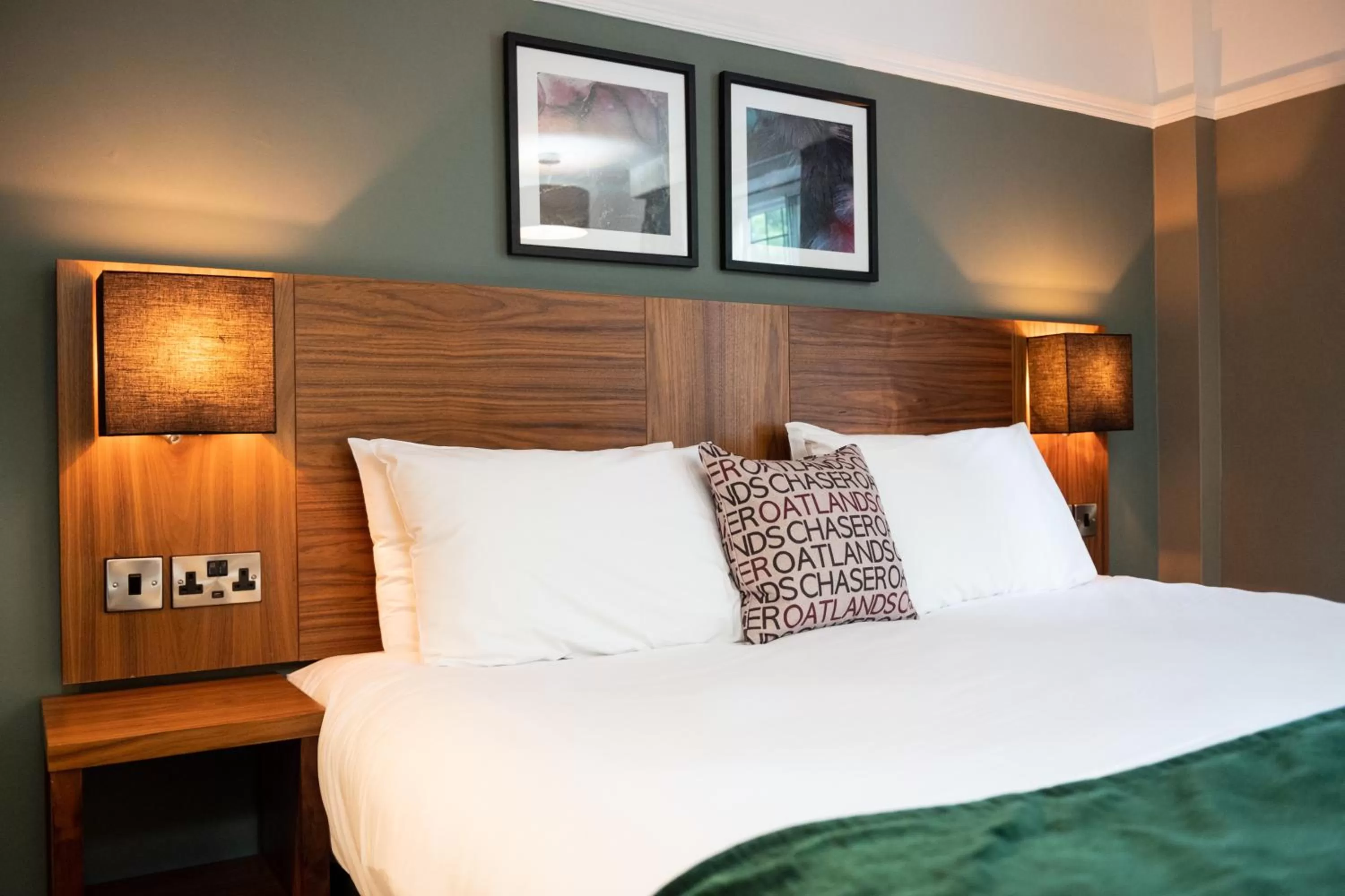 Bed in The Oatlands Chaser by Innkeeper's Collection