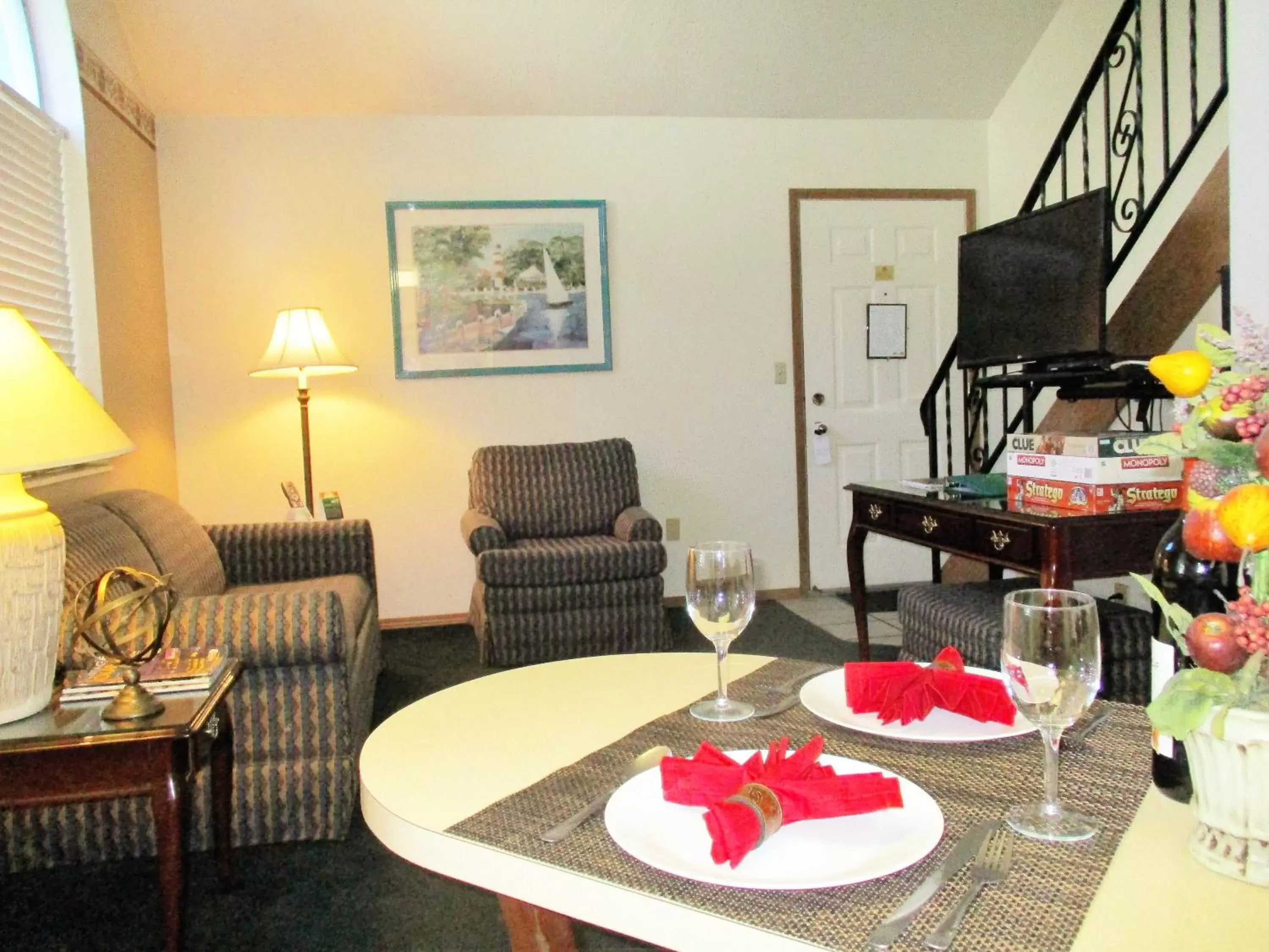 One-Bedroom Suite with Sofa Bed and Garden View in Turning Leaf Townhome Suites One-Bedroom Suite with Sofa Bed and Garden View in Turning Leaf Townhome Suites