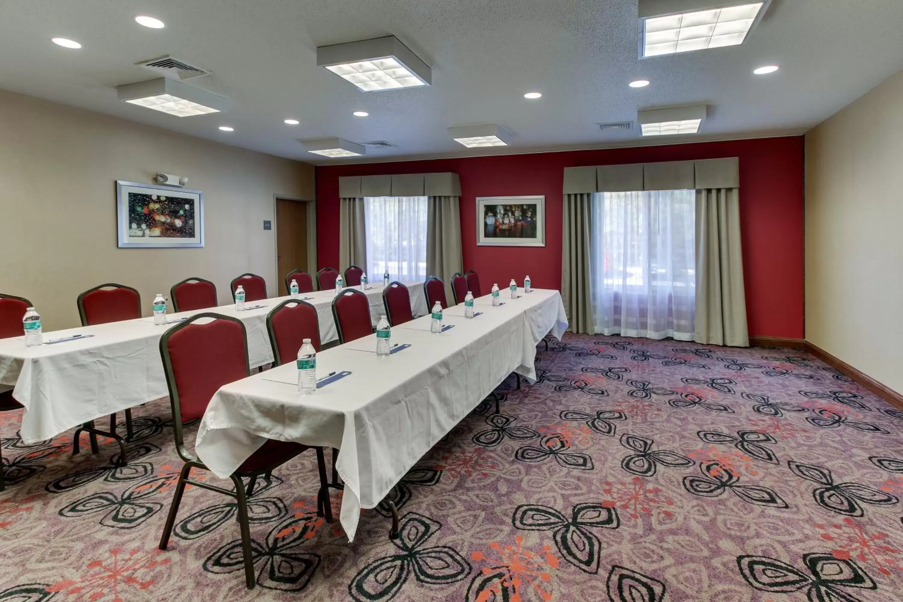 Meeting/conference room in Holiday Inn Express Hotel & Suites Lancaster-Lititz, an IHG Hotel
