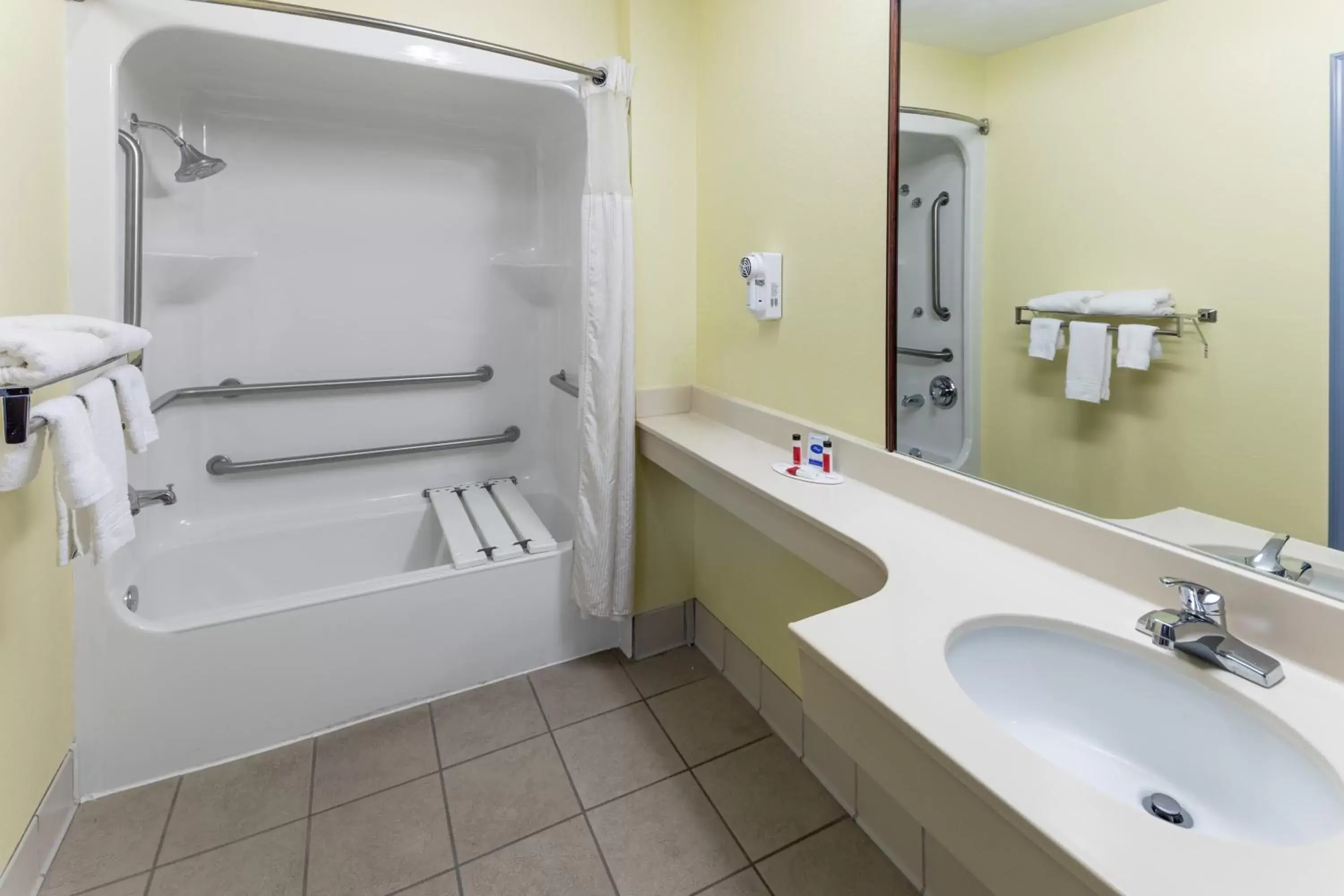 Bathroom in Days Inn & Suites by Wyndham Union City