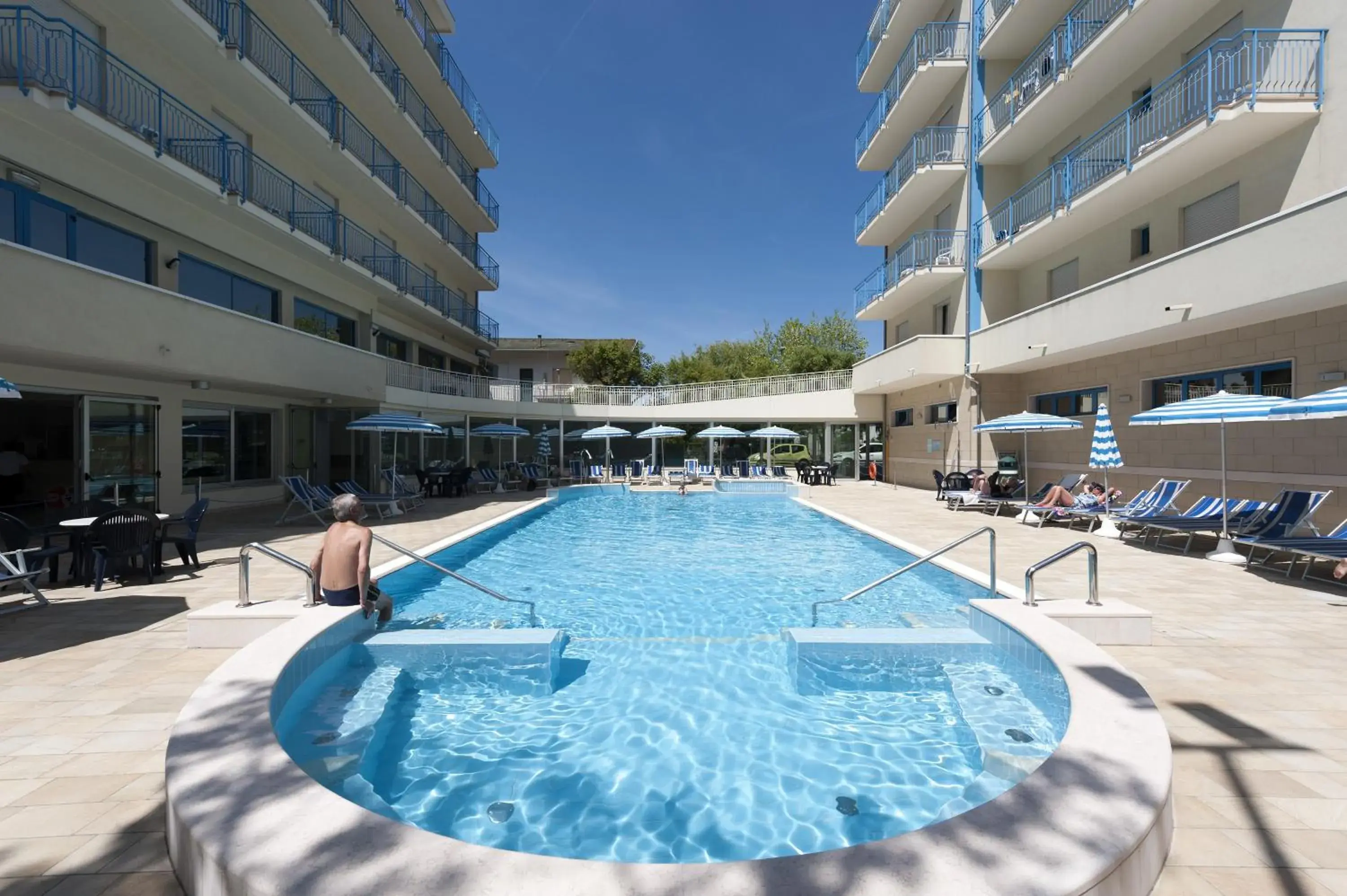 Swimming Pool in Hotel Miami