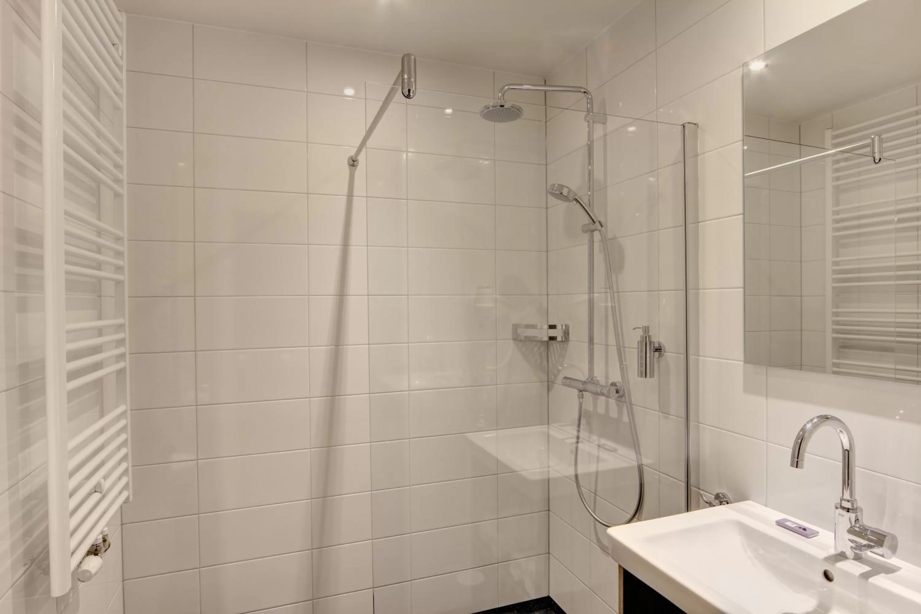 Bathroom in Hotel Loskade 45