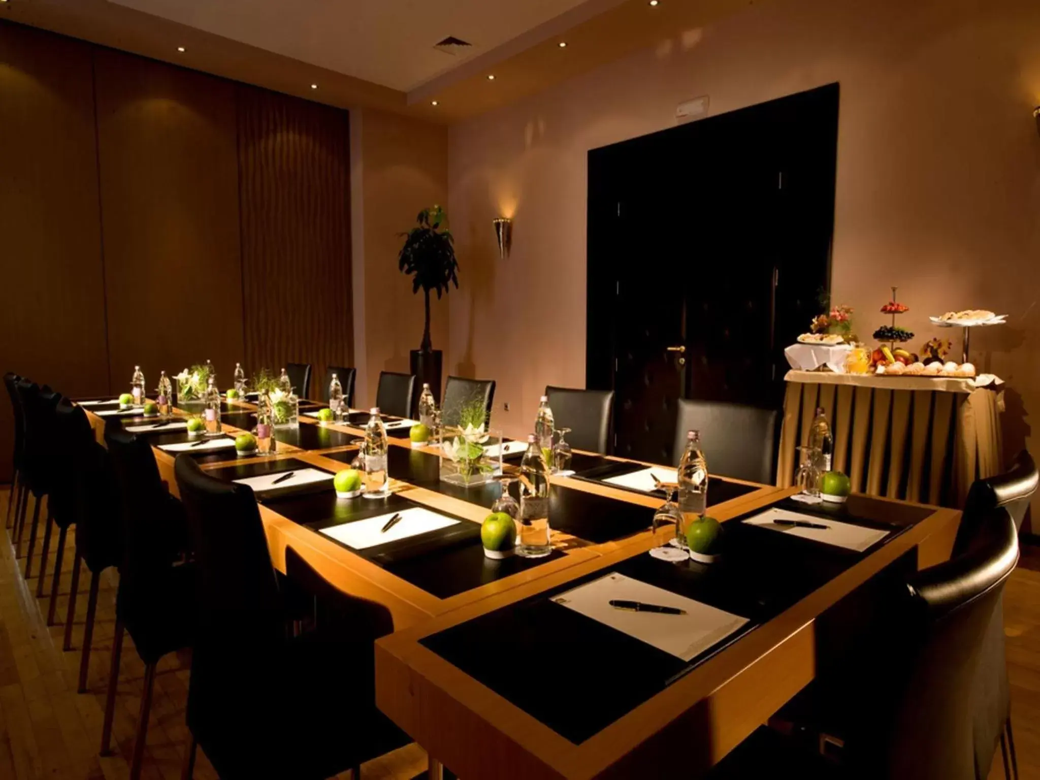 Meeting/conference room, Restaurant/Places to Eat in Best Western Premier Hotel Slon