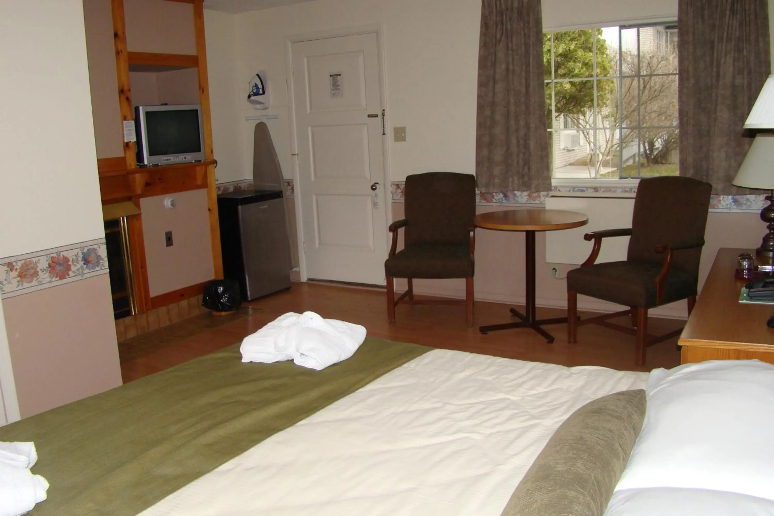 Photo of the whole room, Bed in Colonial Resort & Spa