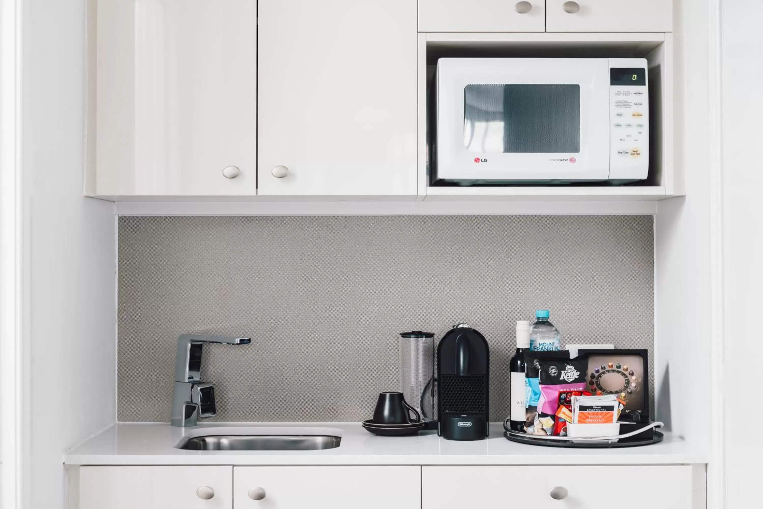 Kitchen or kitchenette, Coffee/Tea Facilities in Quay West Suites Melbourne