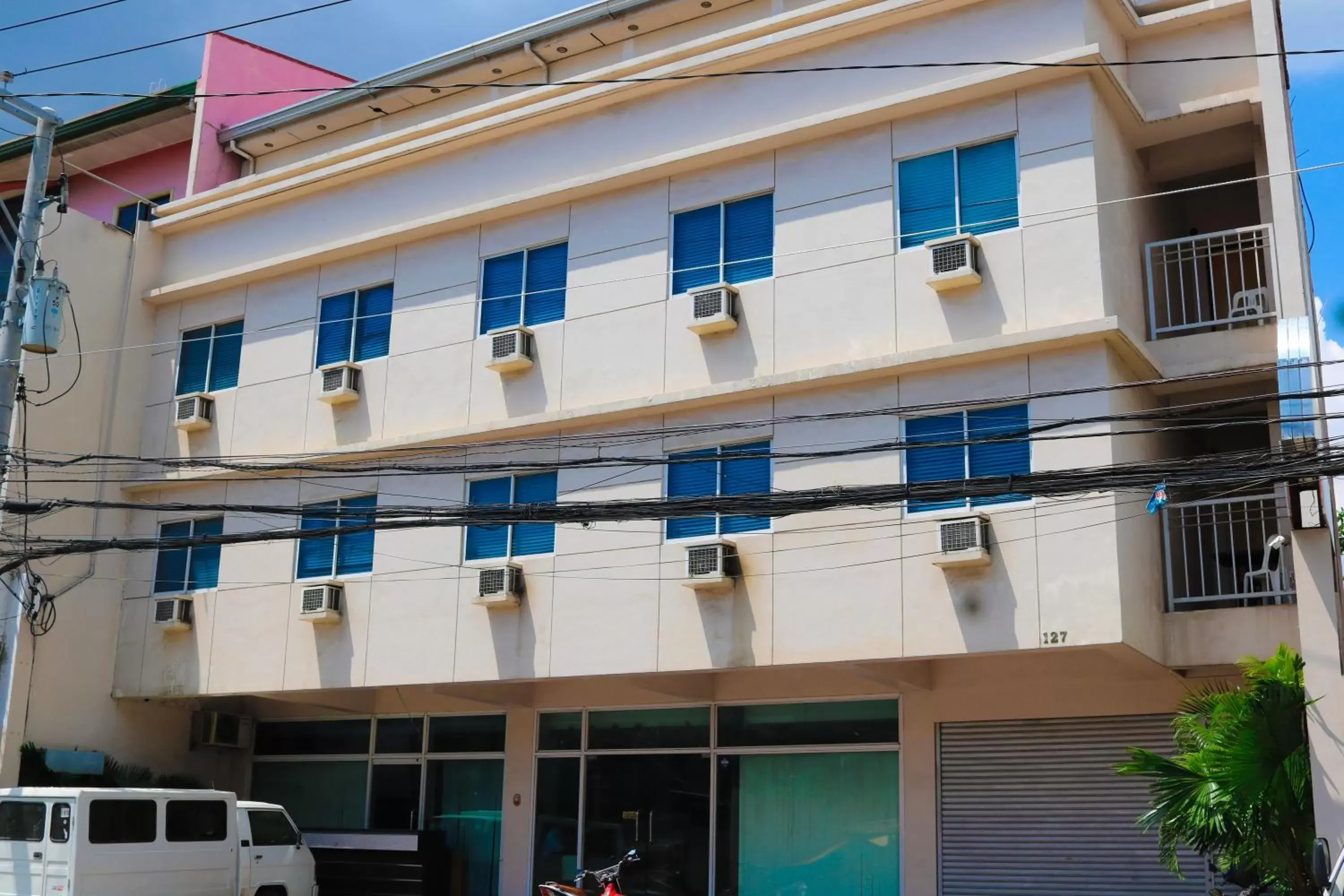 Property Building in RedDoorz @ Bonifacio St Cebu
