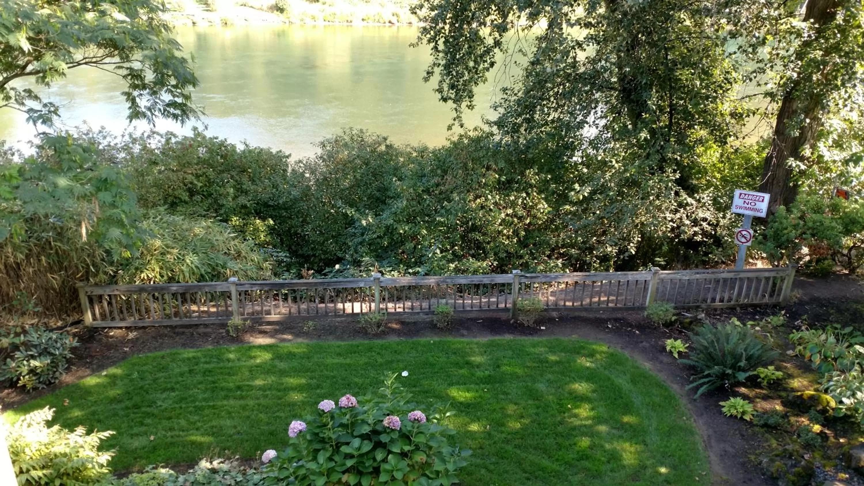 Day in Lewis River Inn