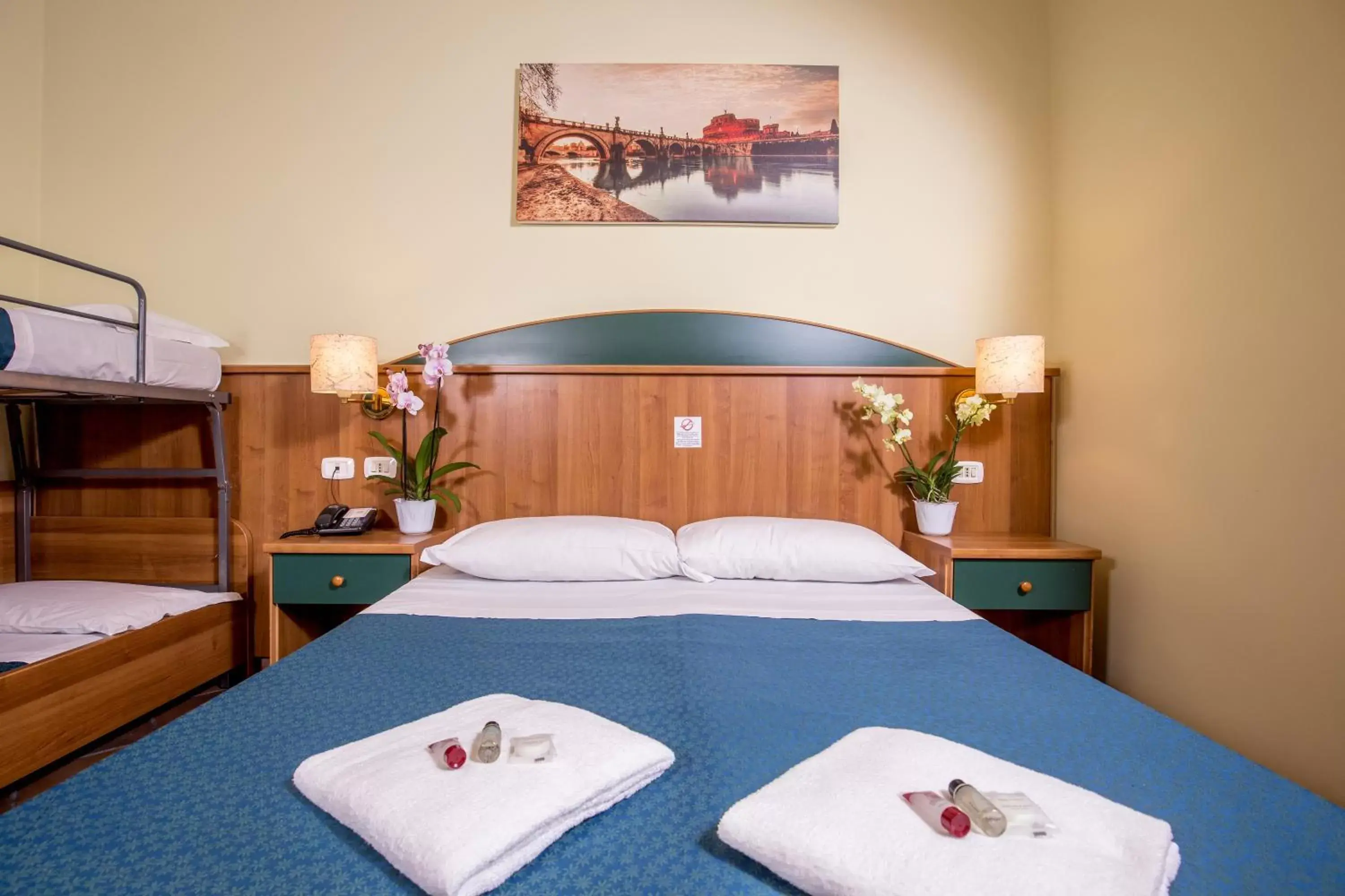 Bedroom, Bed in Hotel Trastevere