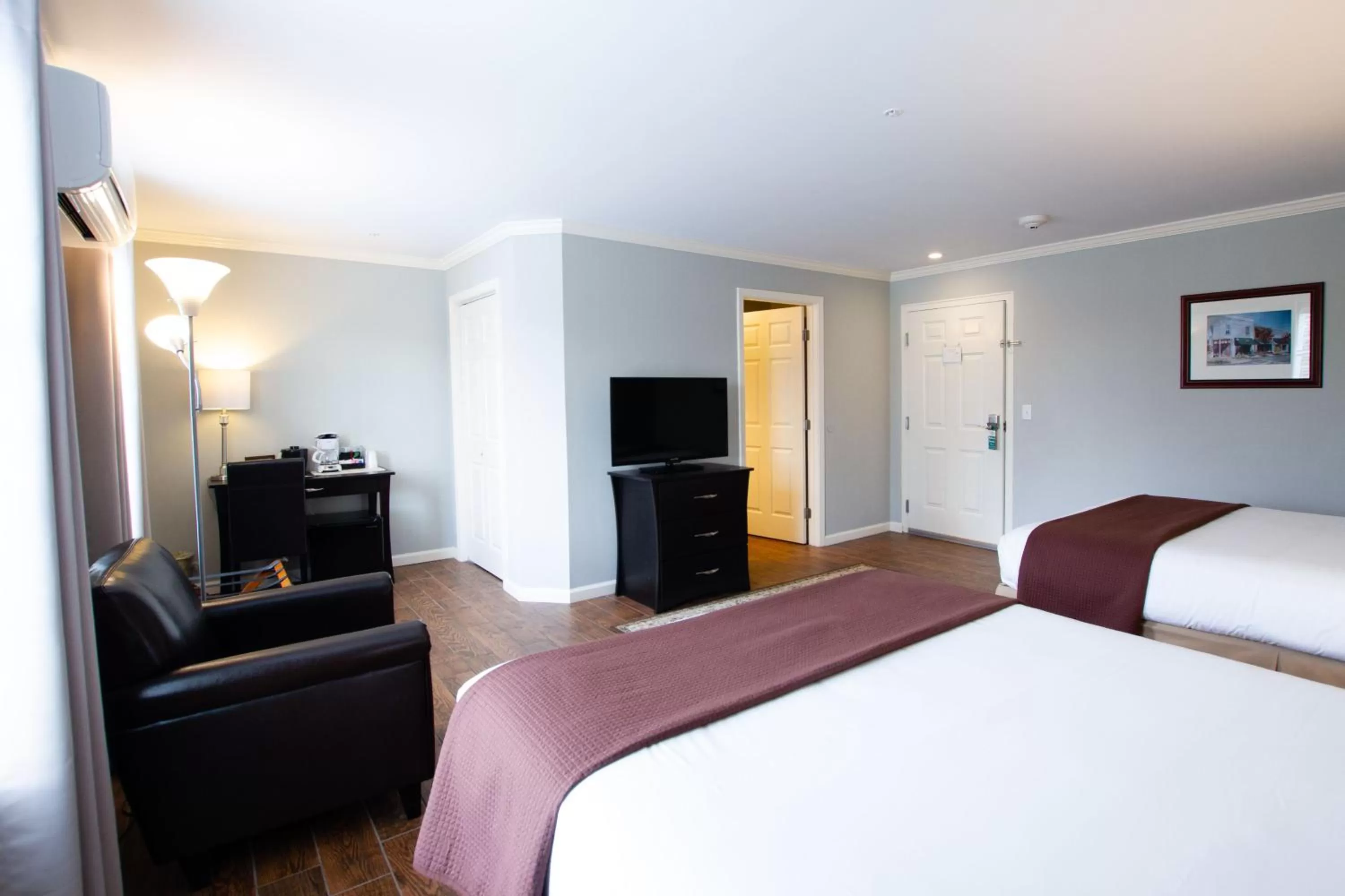 Bed in The Dahlonega Square Hotel