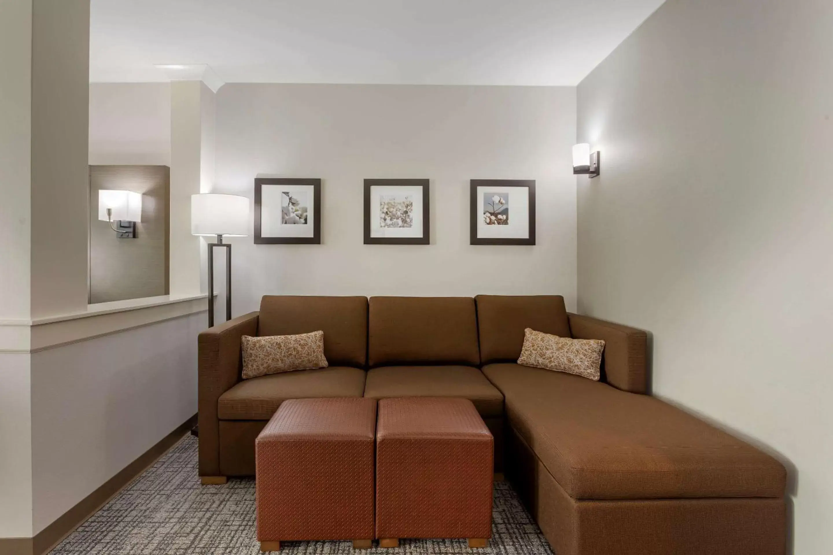 Photo of the whole room, Seating Area in Comfort Inn