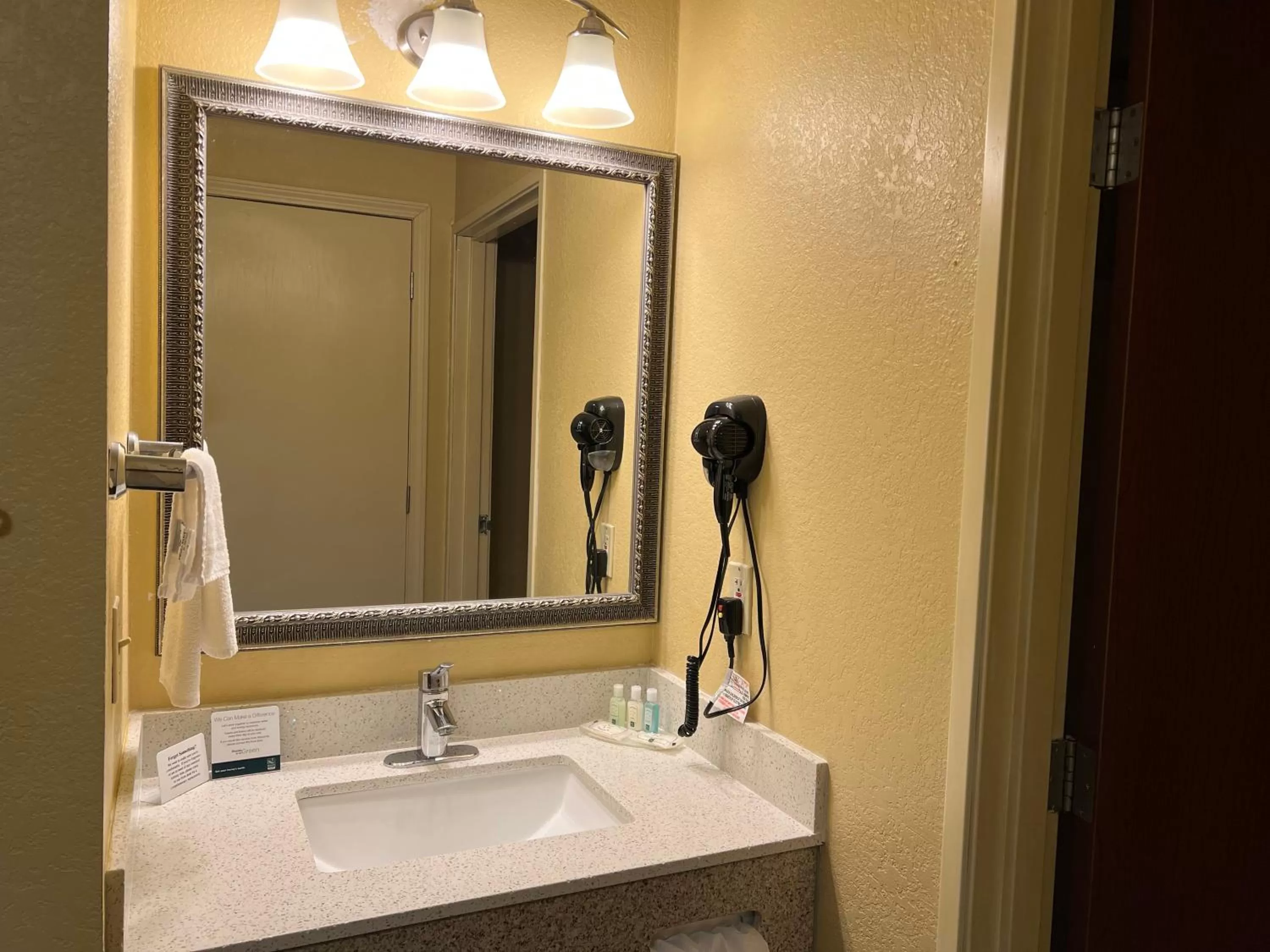 Bathroom in Quality Inn Des Moines North