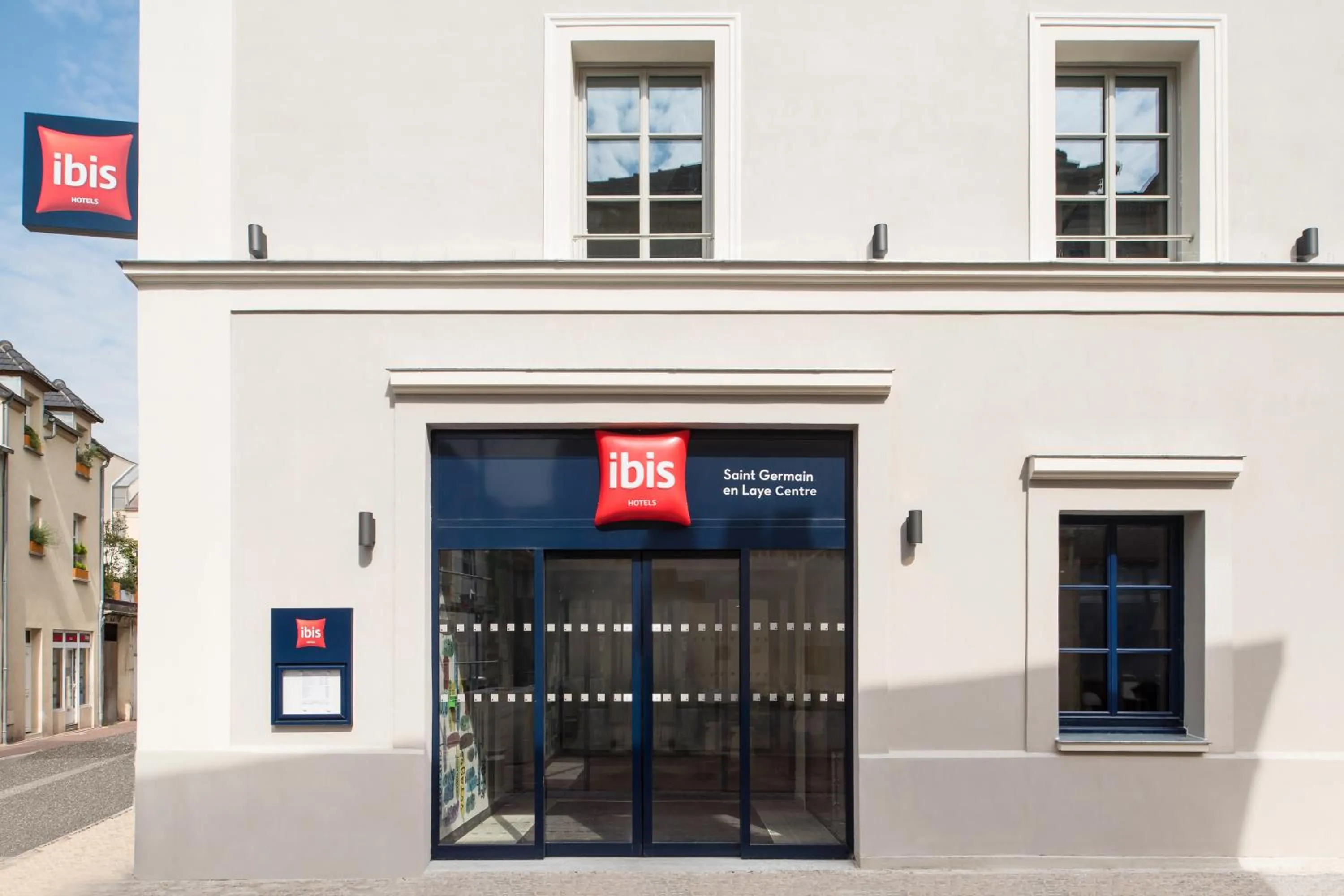 Facade/entrance in ibis Saint Germain en Laye Centre