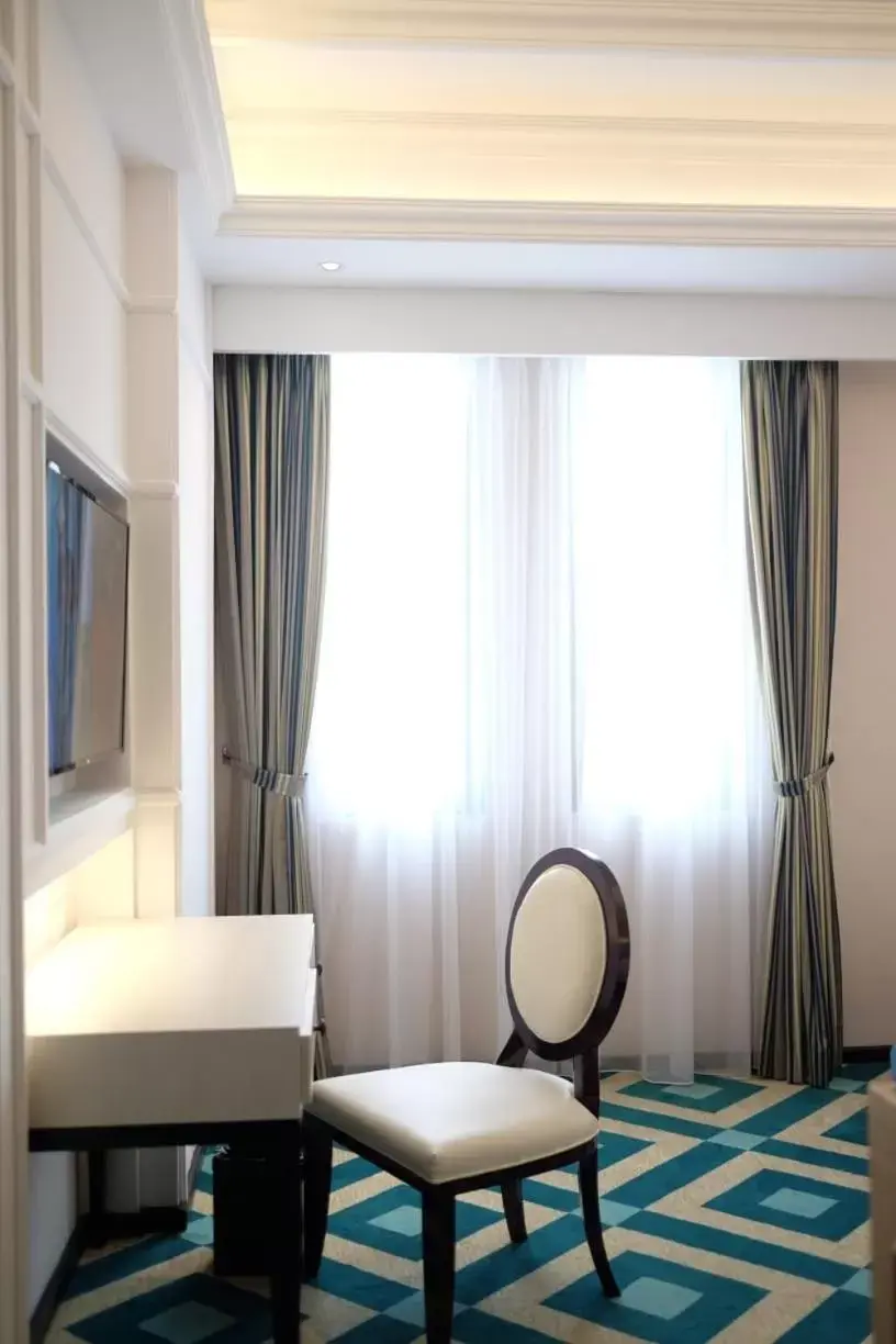Bedroom, Seating Area in Hotel Des Indes Menteng