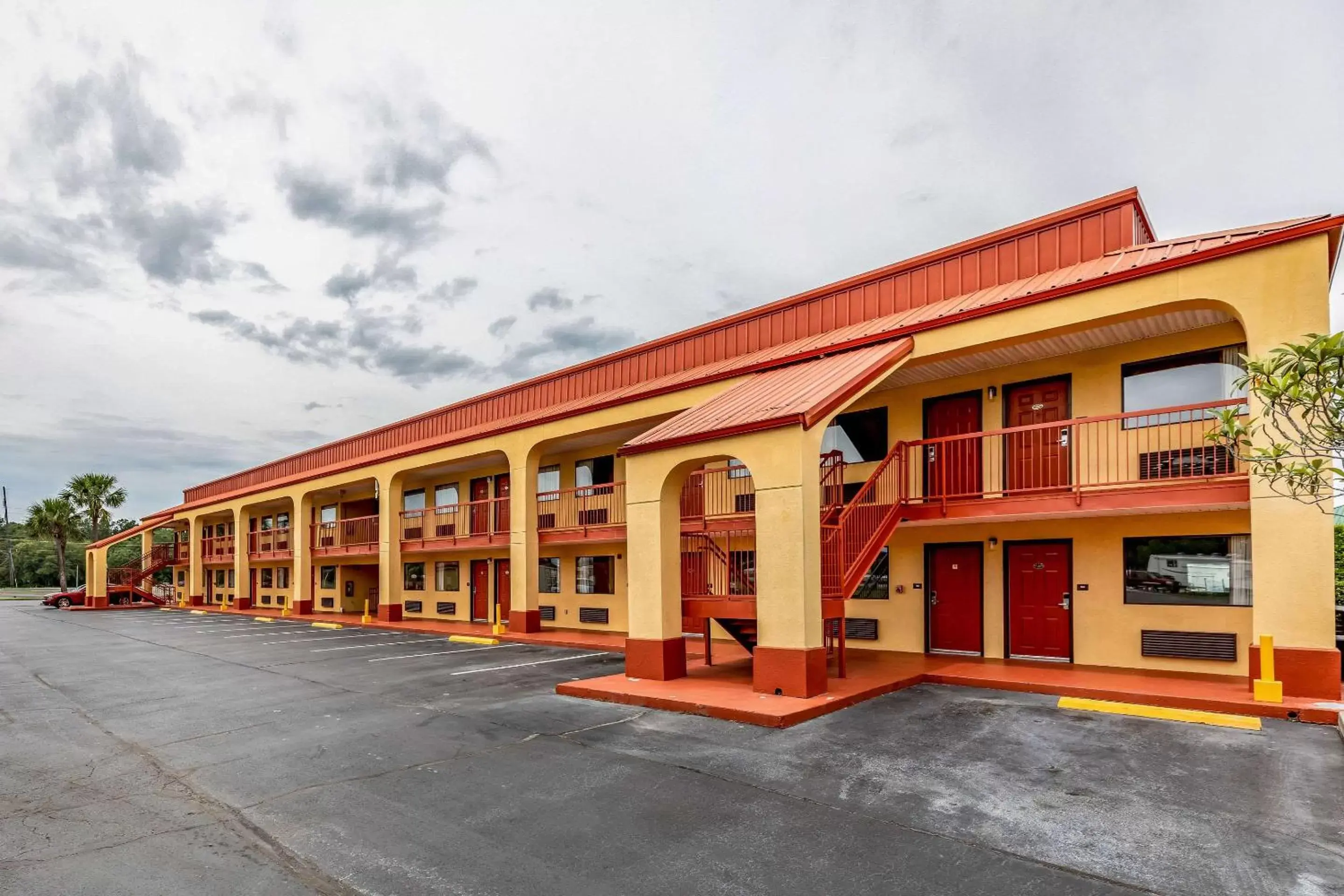Property Building in Econo Lodge Cumberland