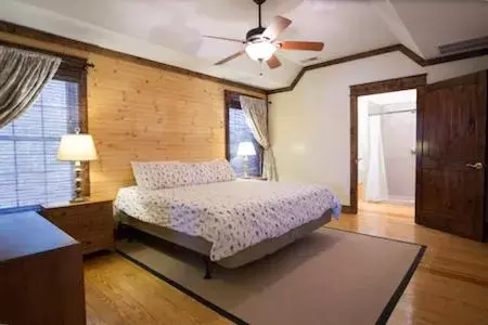 Bed in Swamp Rabbit Inn Travelers Rest Bed in Swamp Rabbit Inn Travelers Rest