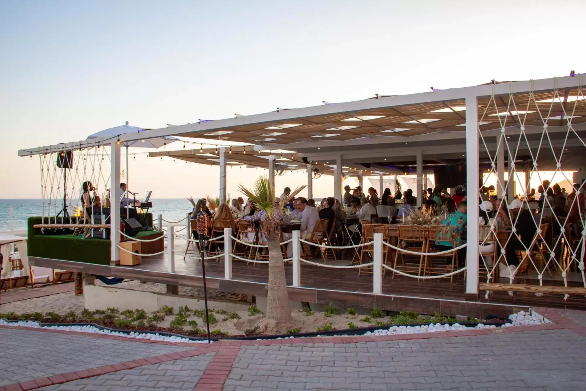 Restaurant/places to eat in Esmeralda Beach Resort