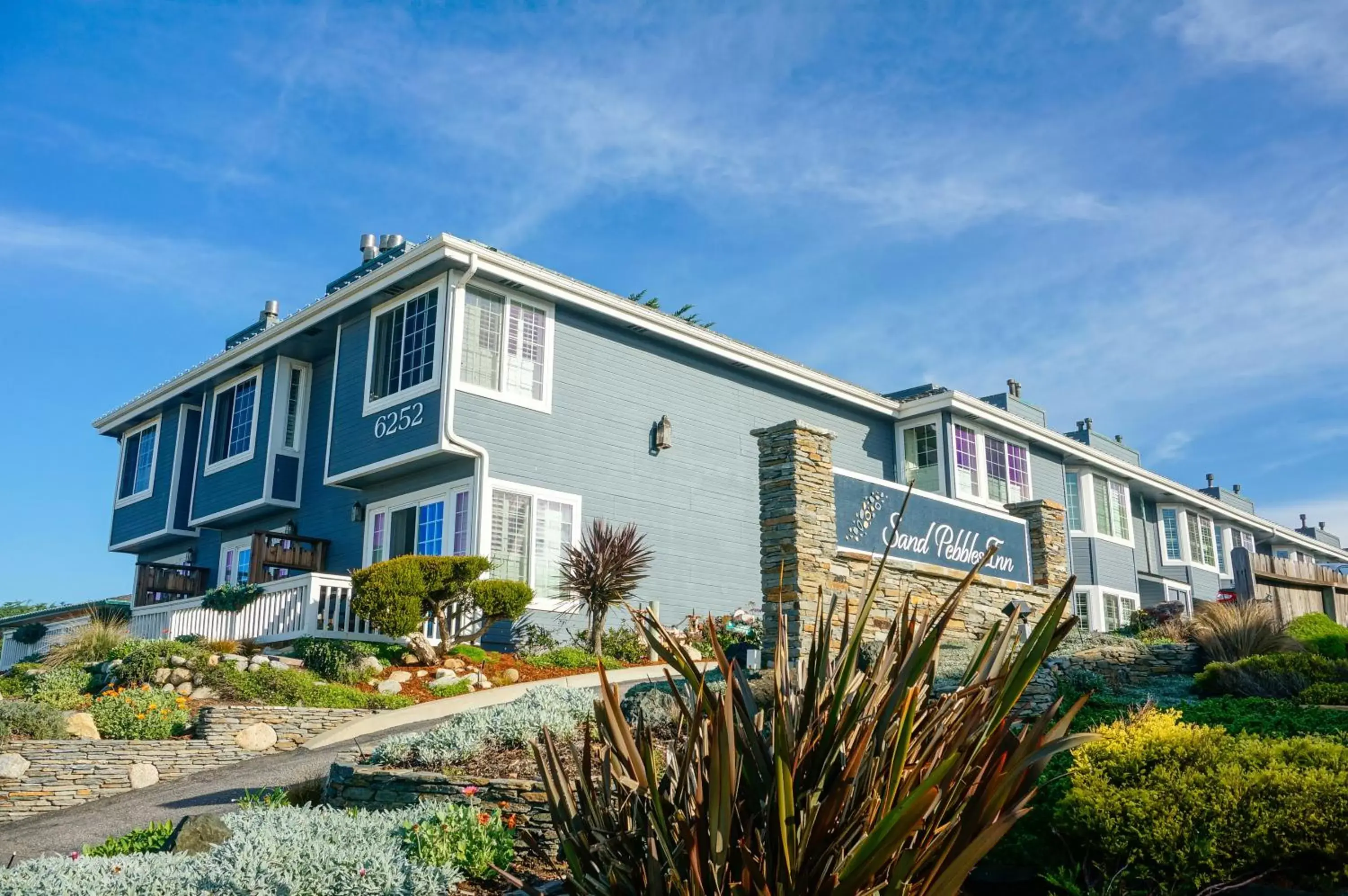 Facade/entrance, Property Building in Sand Pebbles Inn