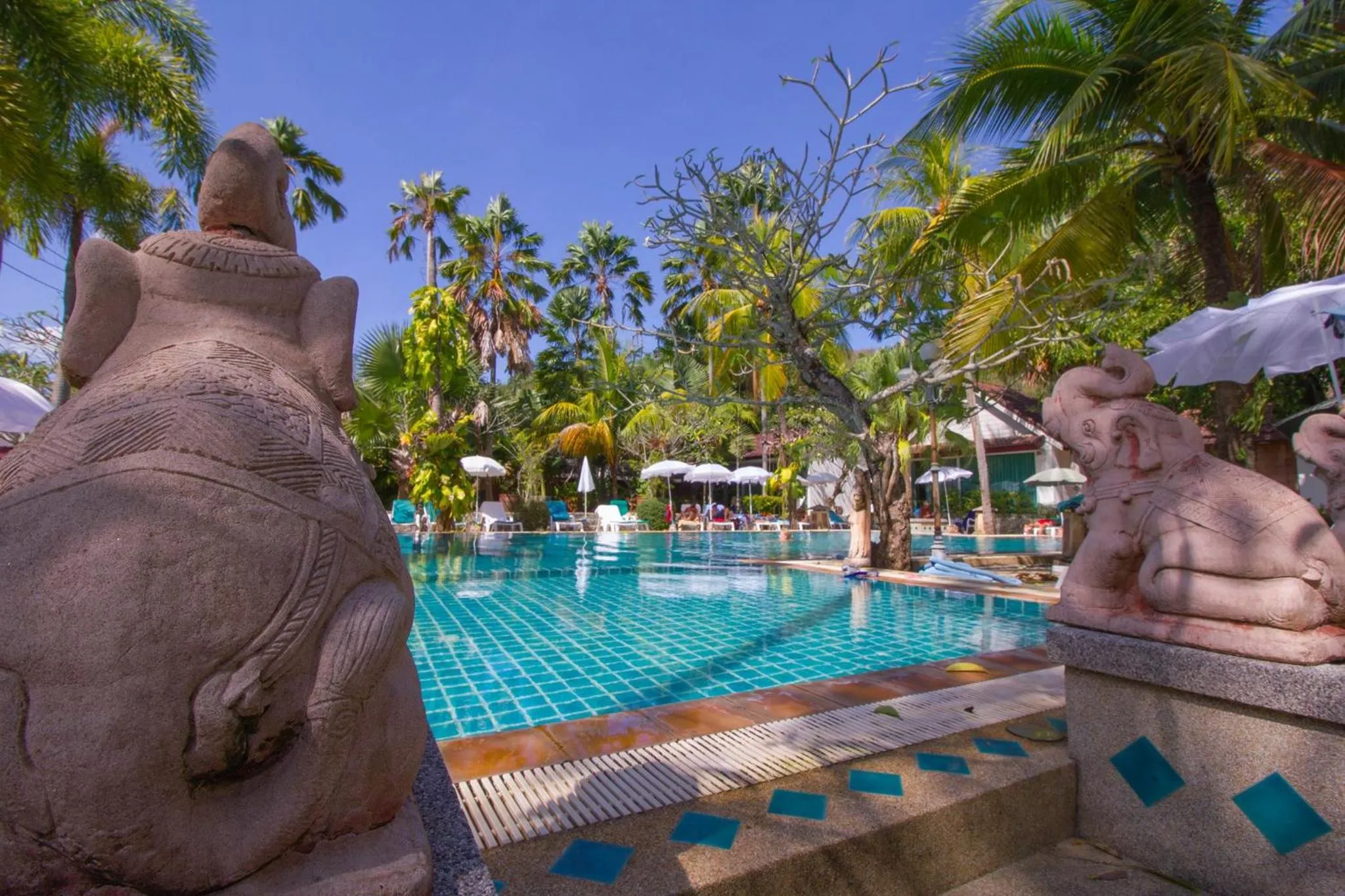 Swimming pool in Garden Home Kata