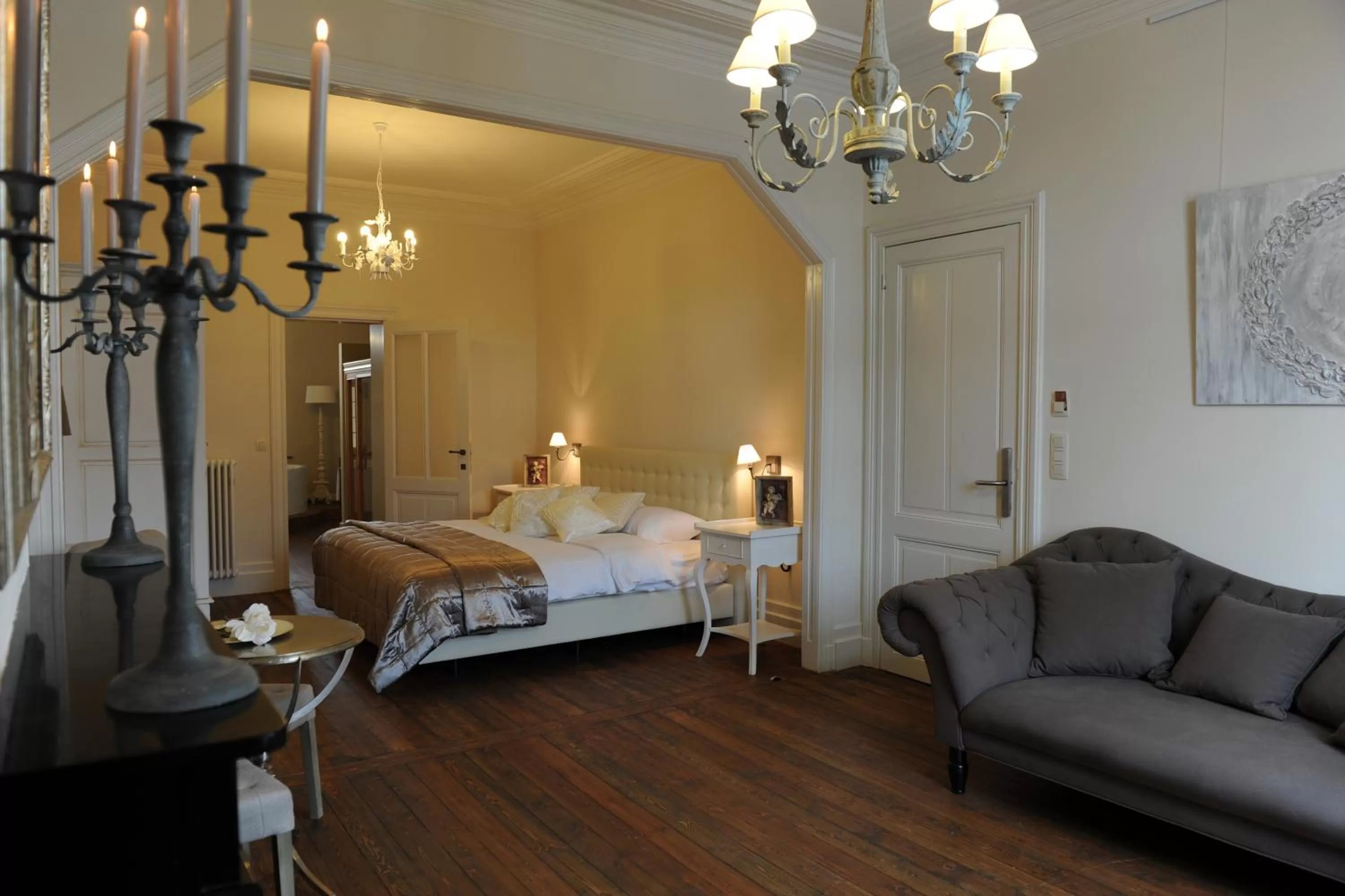 Photo of the whole room, Bed in Charmehotel Villa Saporis