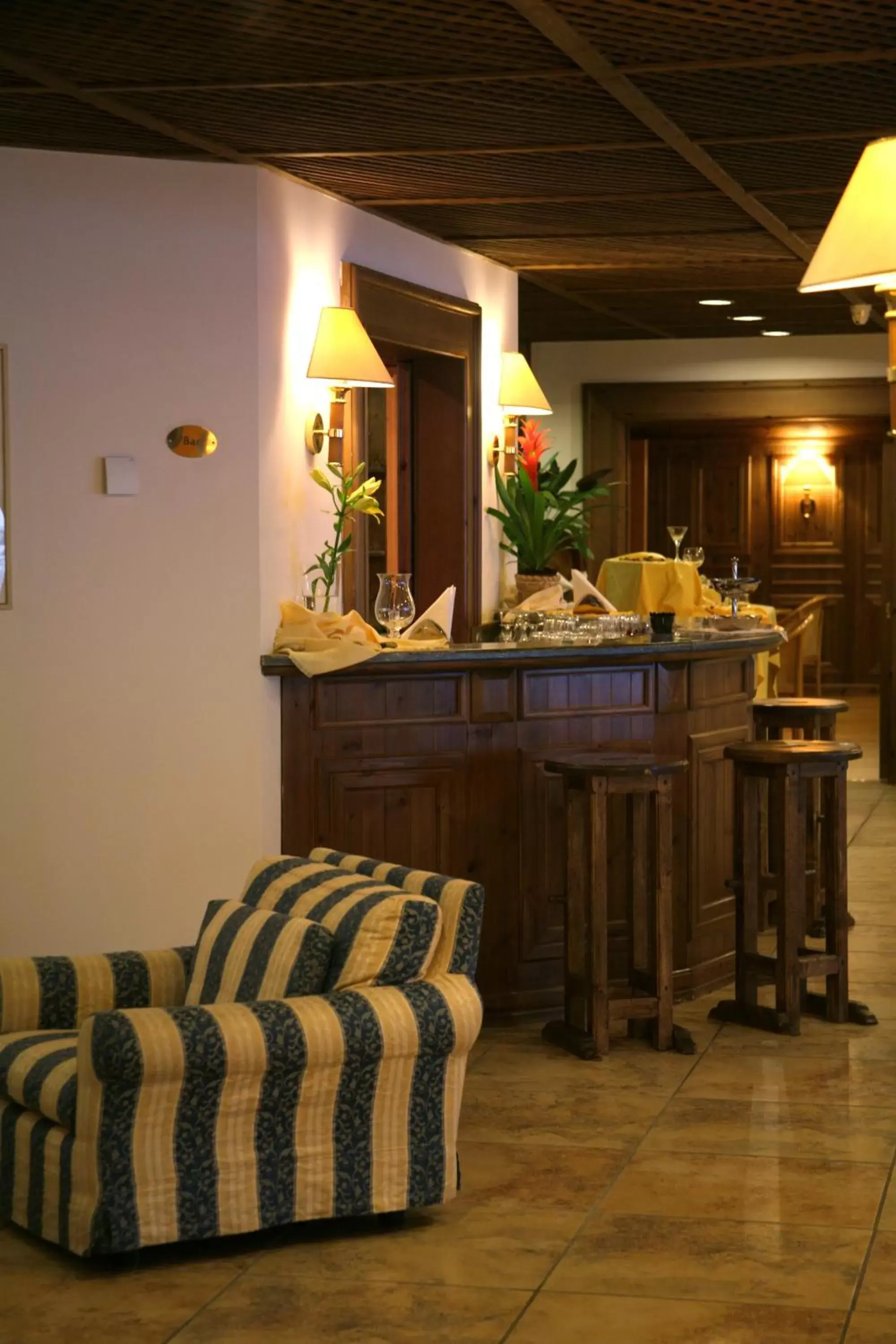 Lounge or bar in Hotel Alaska Cortina
