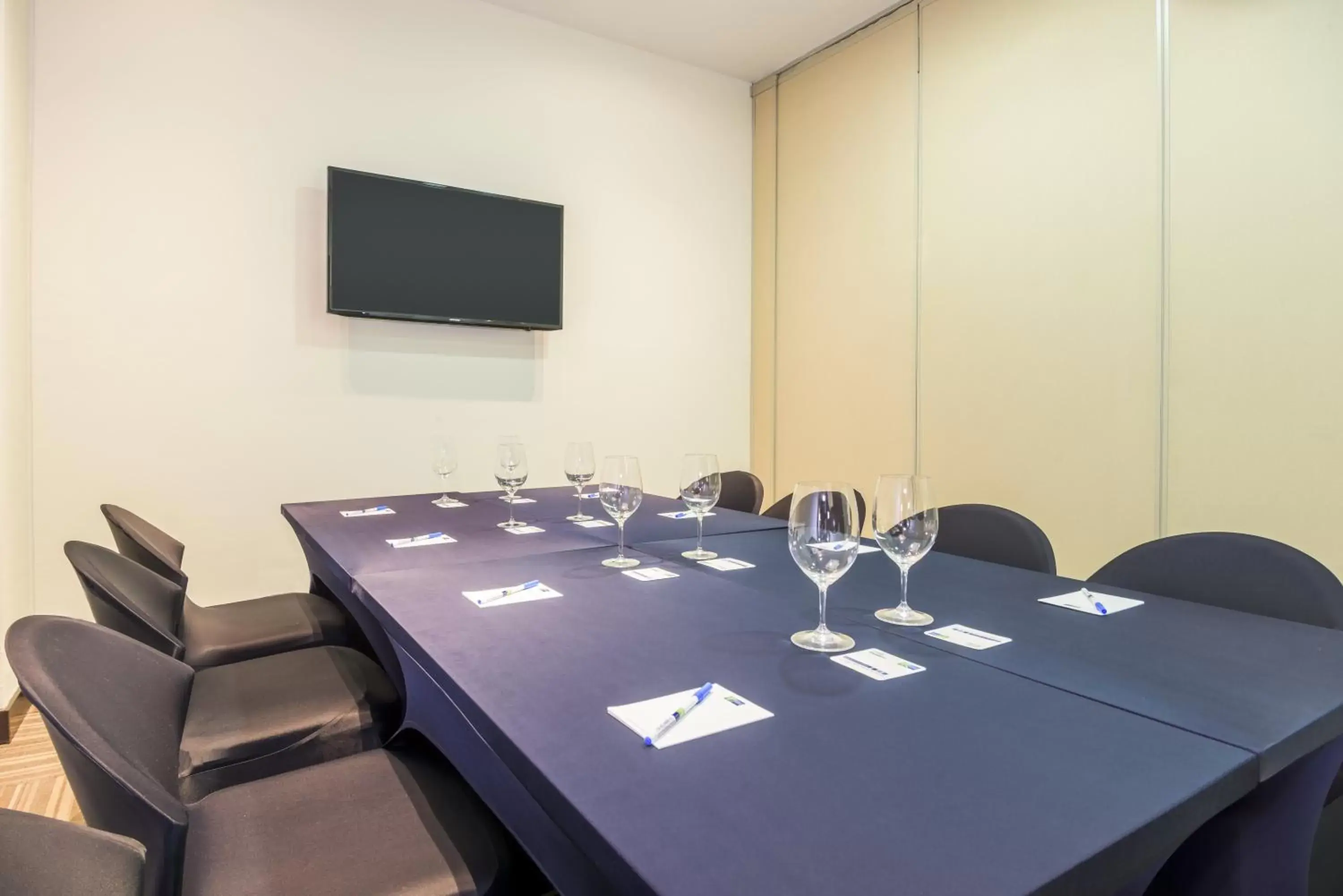 Meeting/conference room in Holiday Inn Express Bogotá - Parque La 93, an IHG Hotel