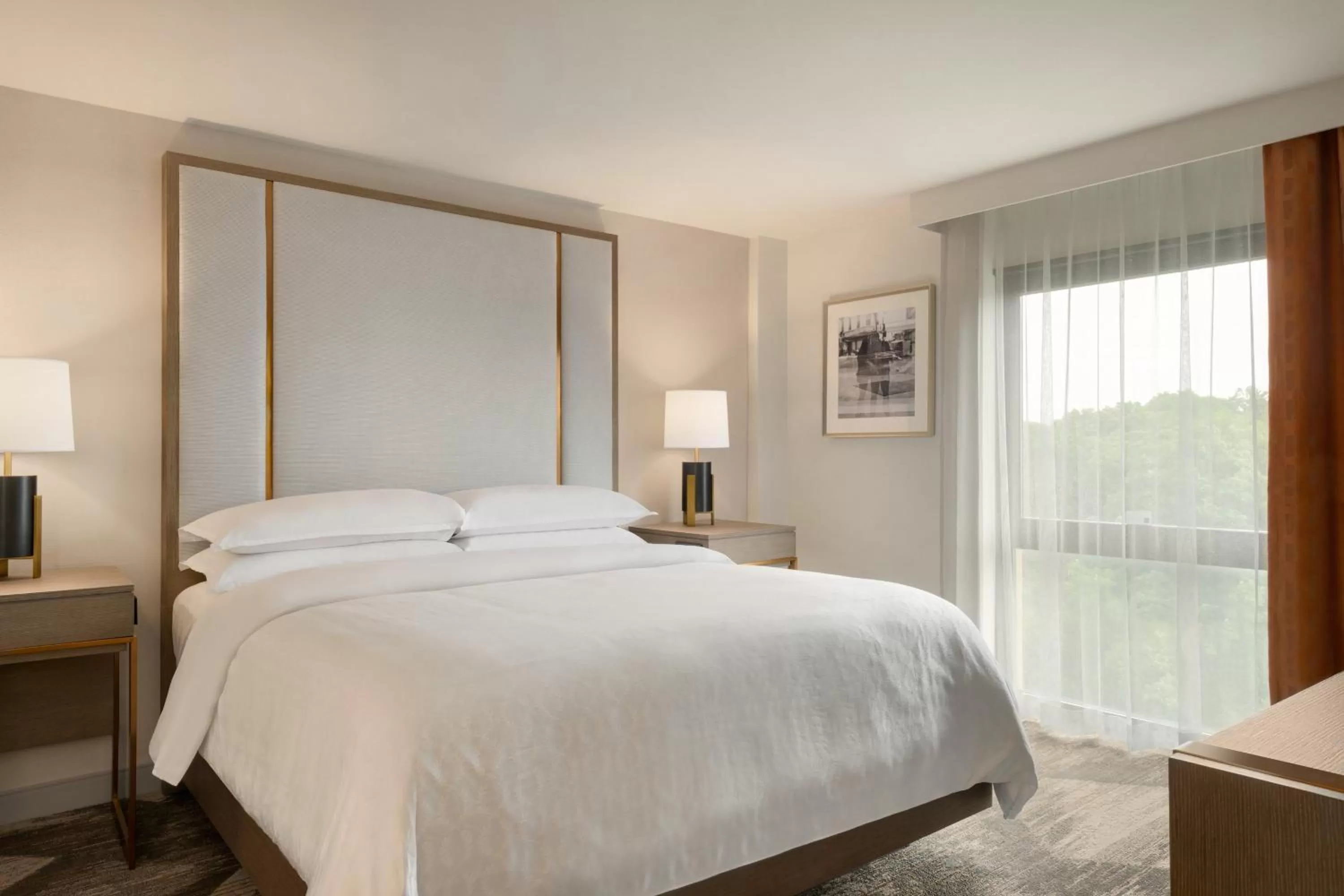 Photo of the whole room, Bed in Sheraton Madison Hotel