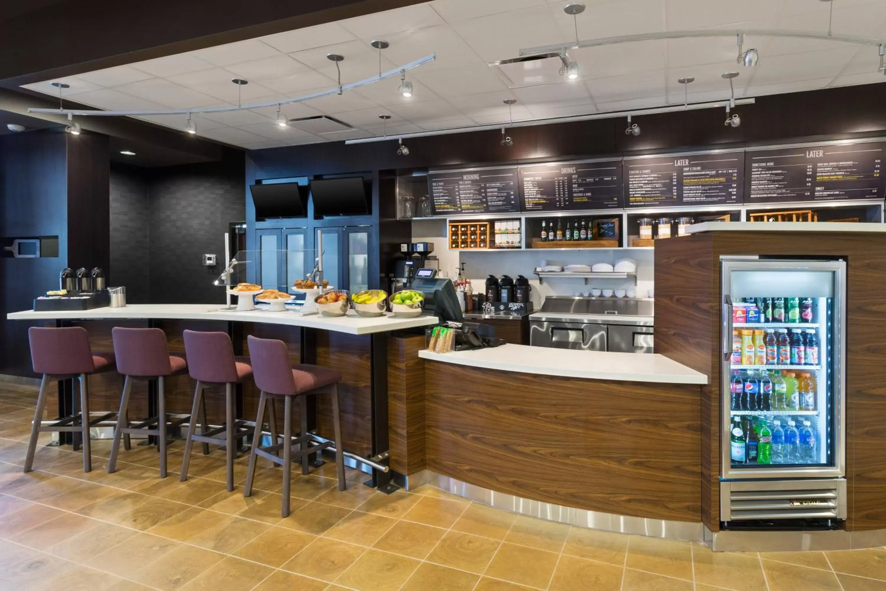 Restaurant/places to eat, Lounge/Bar in Courtyard by Marriott Houston Katy Mills