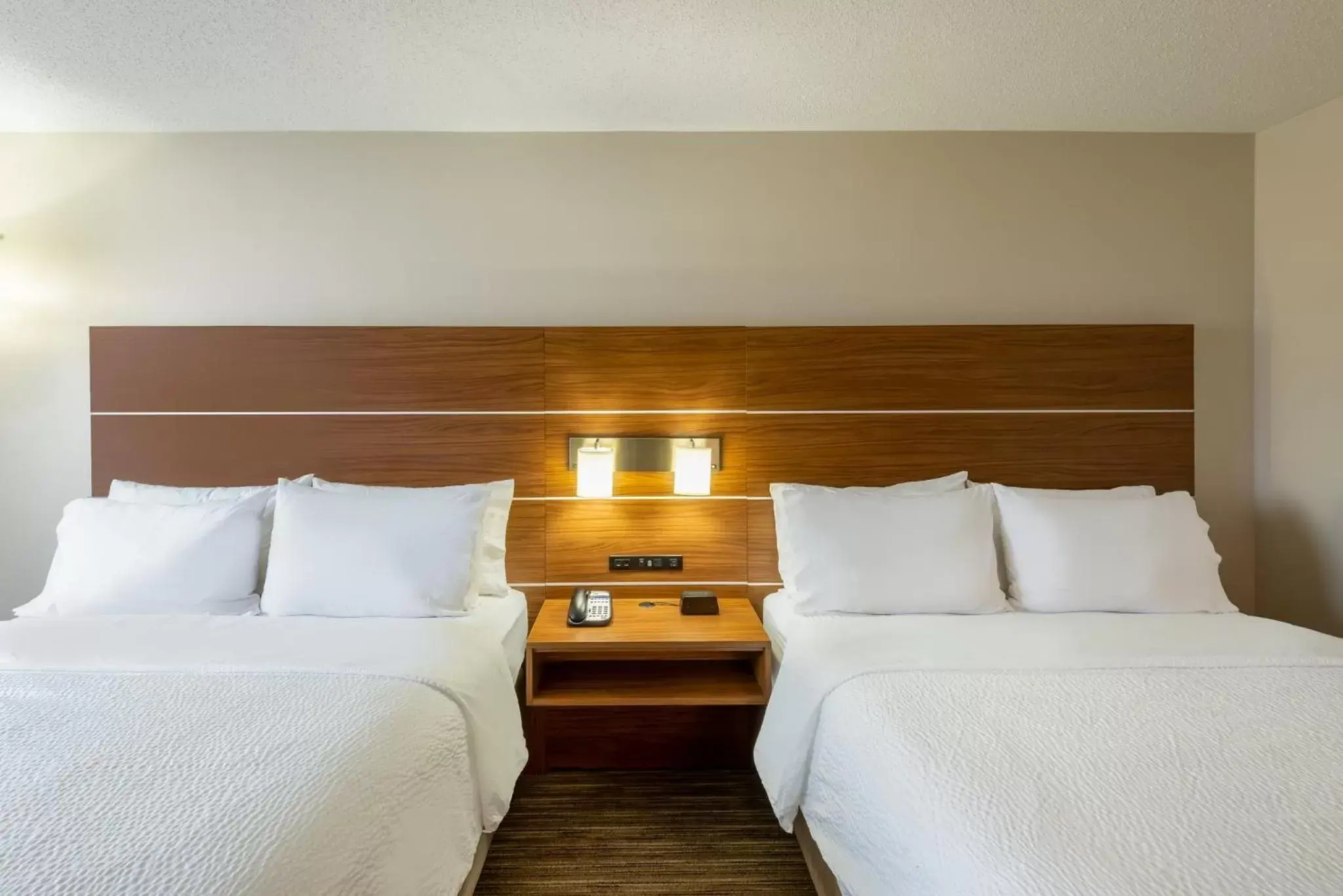 Queen Room with Two Queen Beds in Holiday Inn Express Cleveland - Vermilion, an IHG Hotel Queen Room with Two Queen Beds in Holiday Inn Express Cleveland - Vermilion, an IHG Hotel