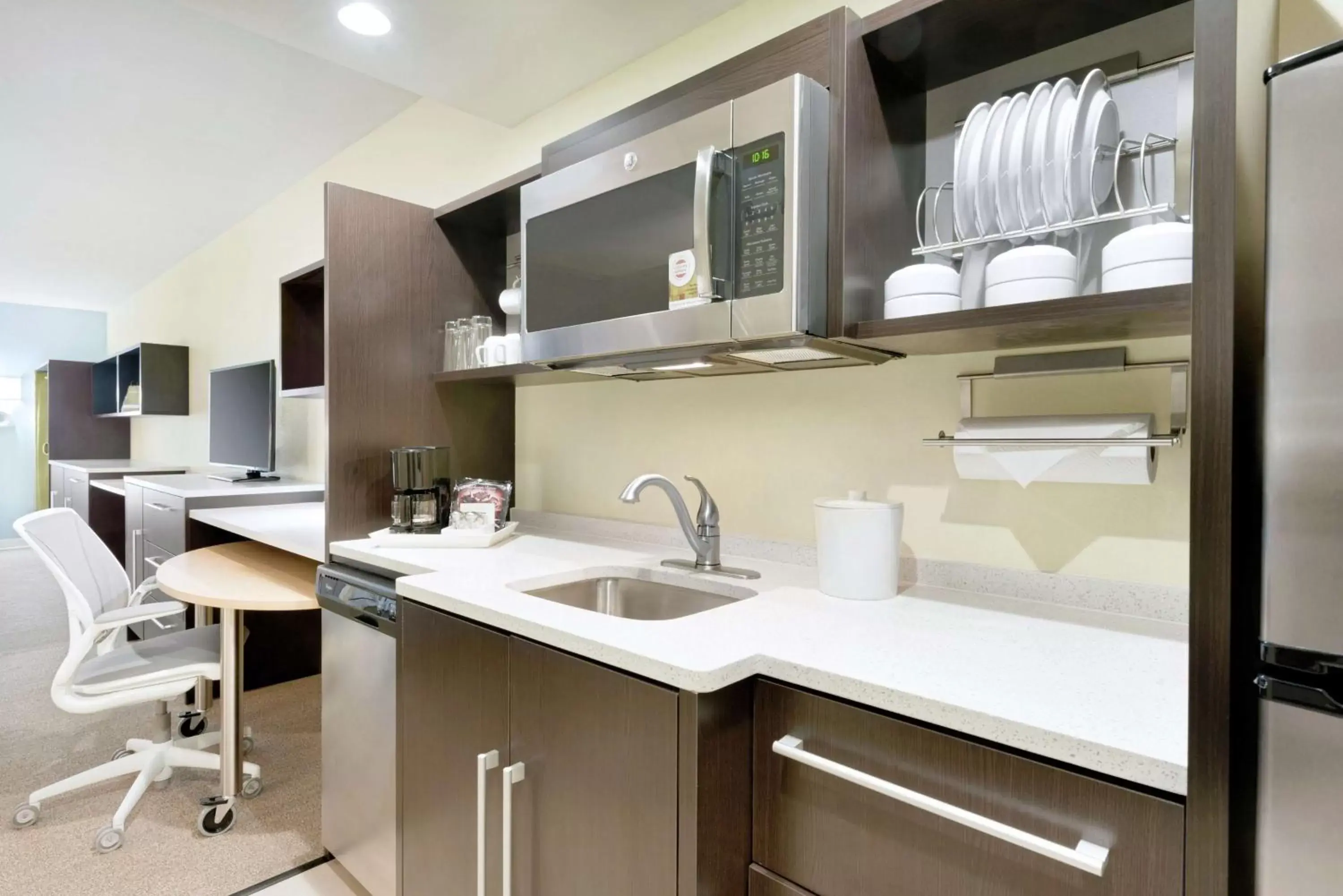 Bedroom, Kitchen/Kitchenette in Home2 Suites By Hilton Prattville