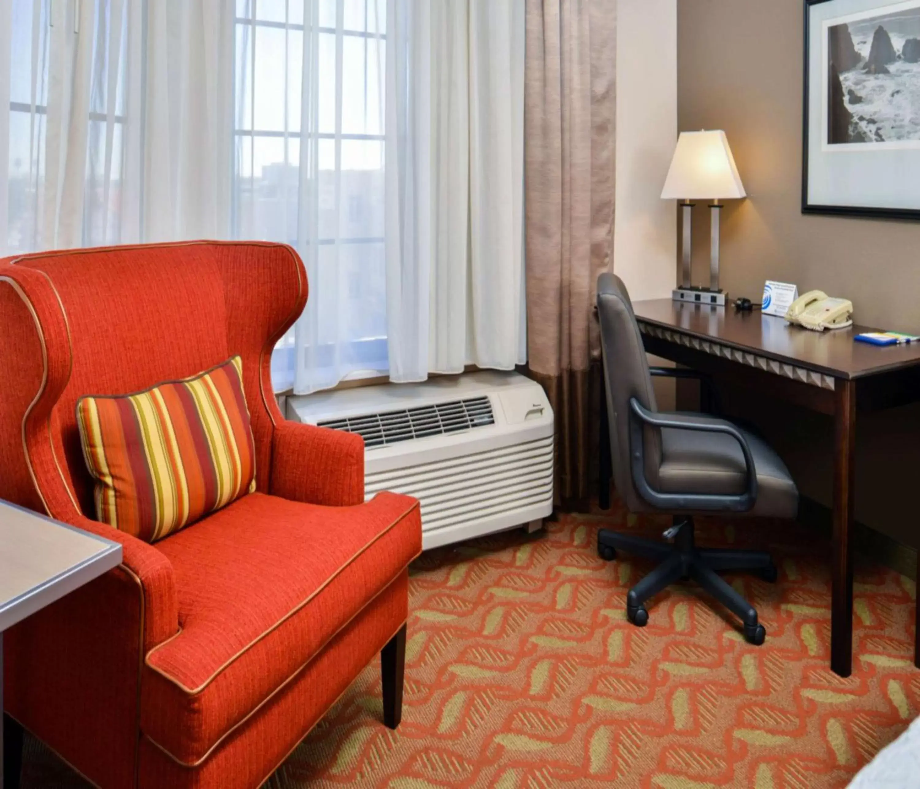 Bedroom, Seating Area in Hampton Inn & Suites San Francisco-Burlingame-Airport South