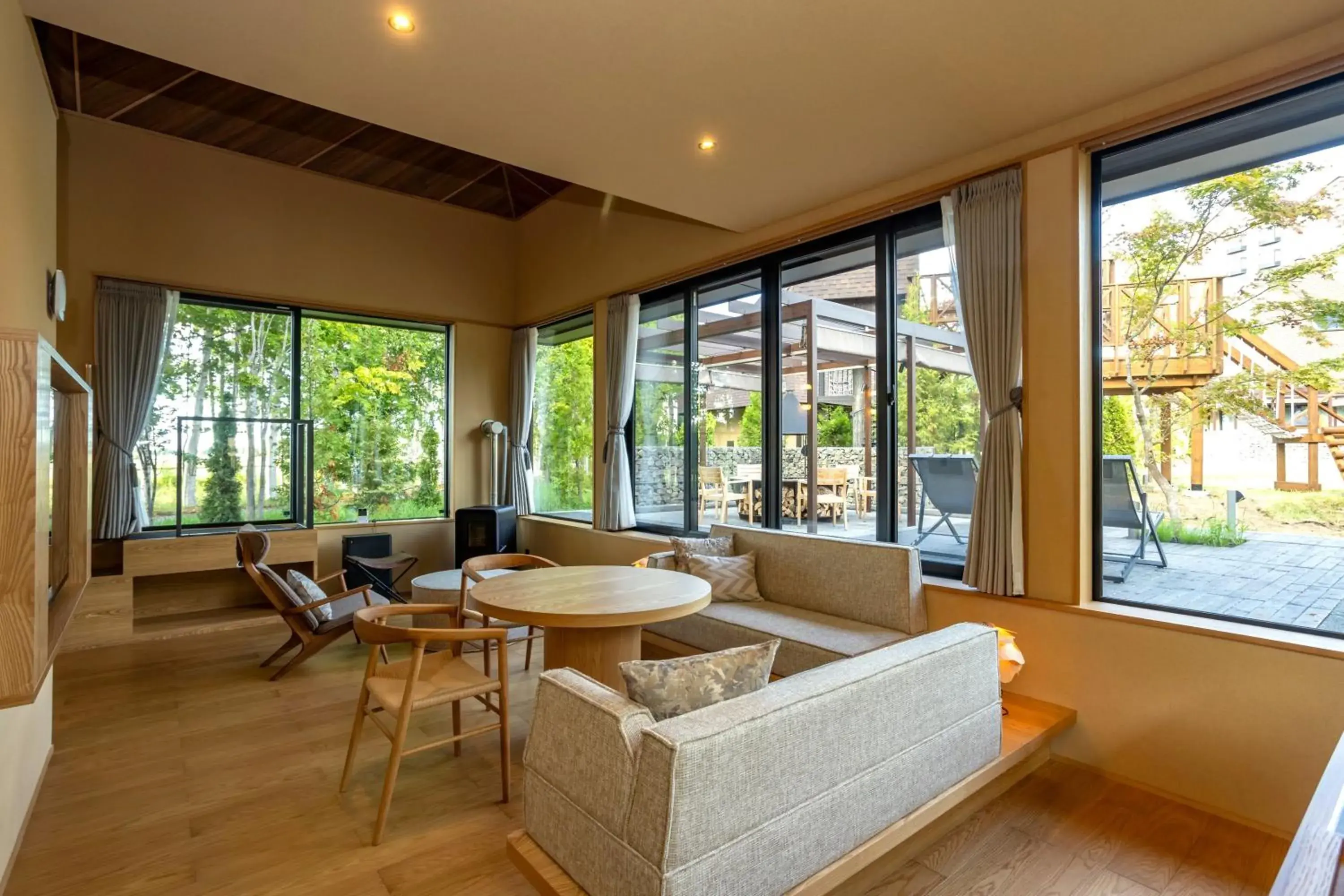 Photo of the whole room, Seating Area in HOKUTEN NO OKA Lake Abashiri Tsuruga Resort