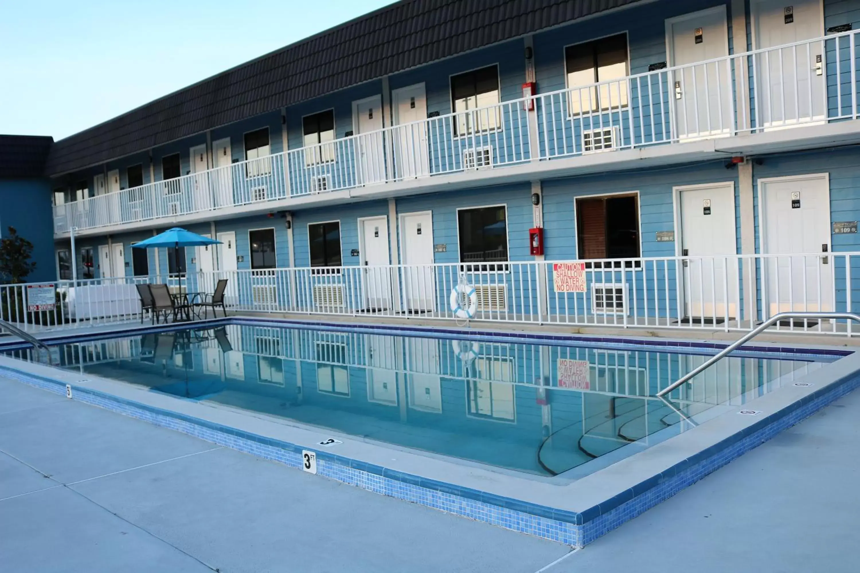 Swimming Pool in Monte Carlo Inn- Near Disney