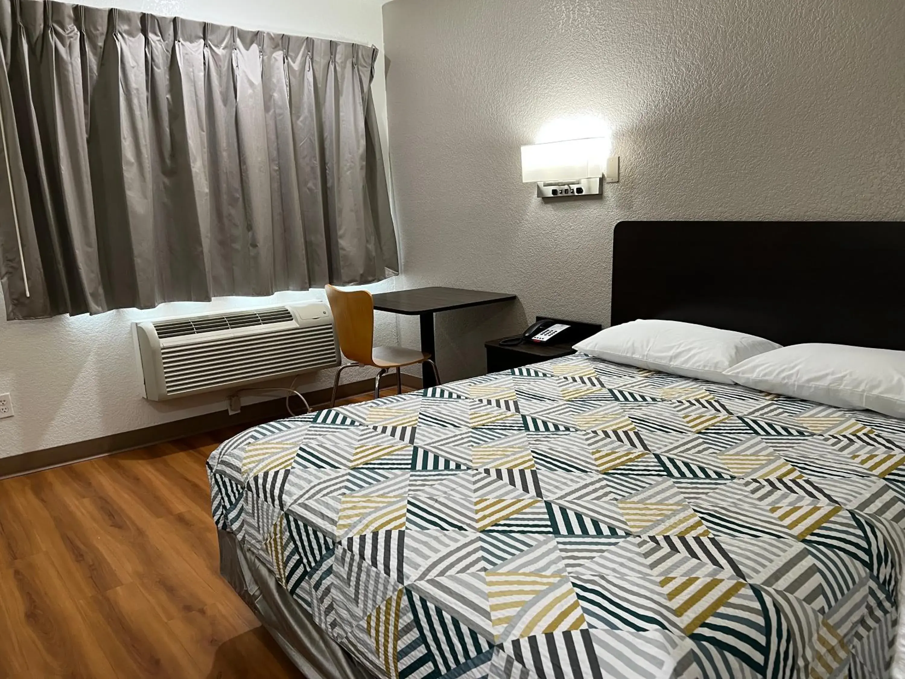 Bedroom, Bed in Motel 6-Longview, TX