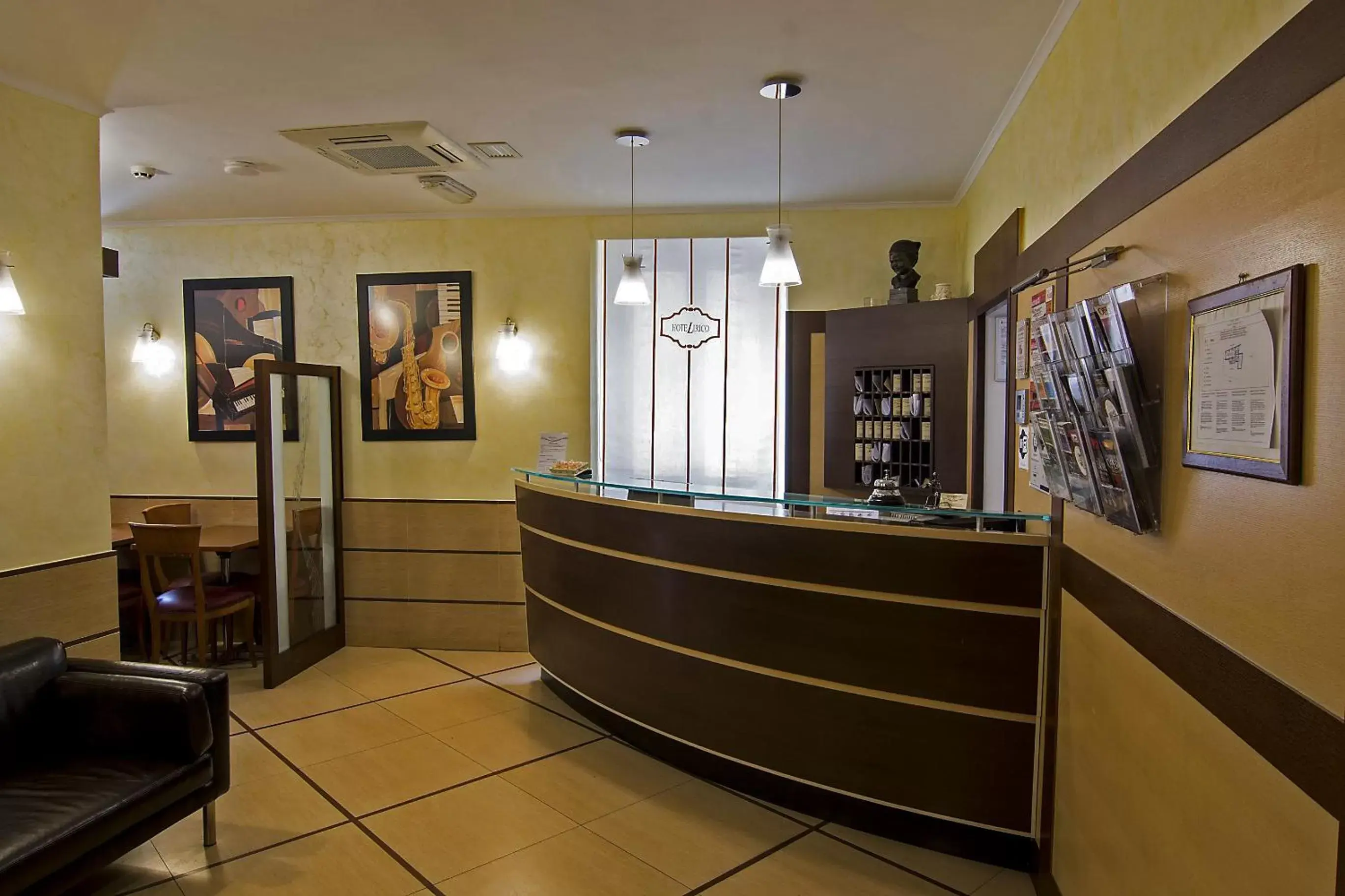 Lobby or reception, Lounge/Bar in Hotel Lirico