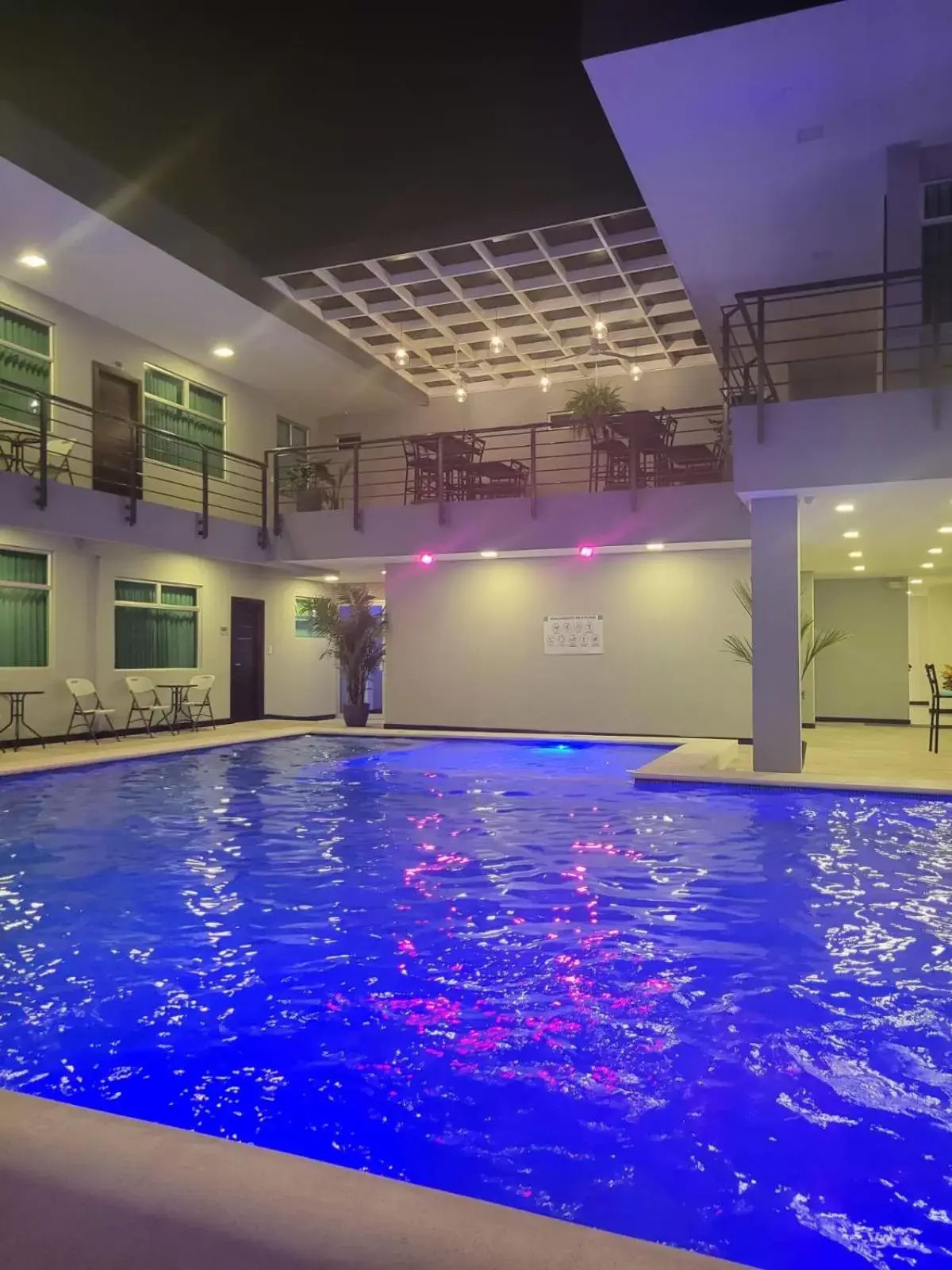 Swimming Pool in Hotel Cayuga