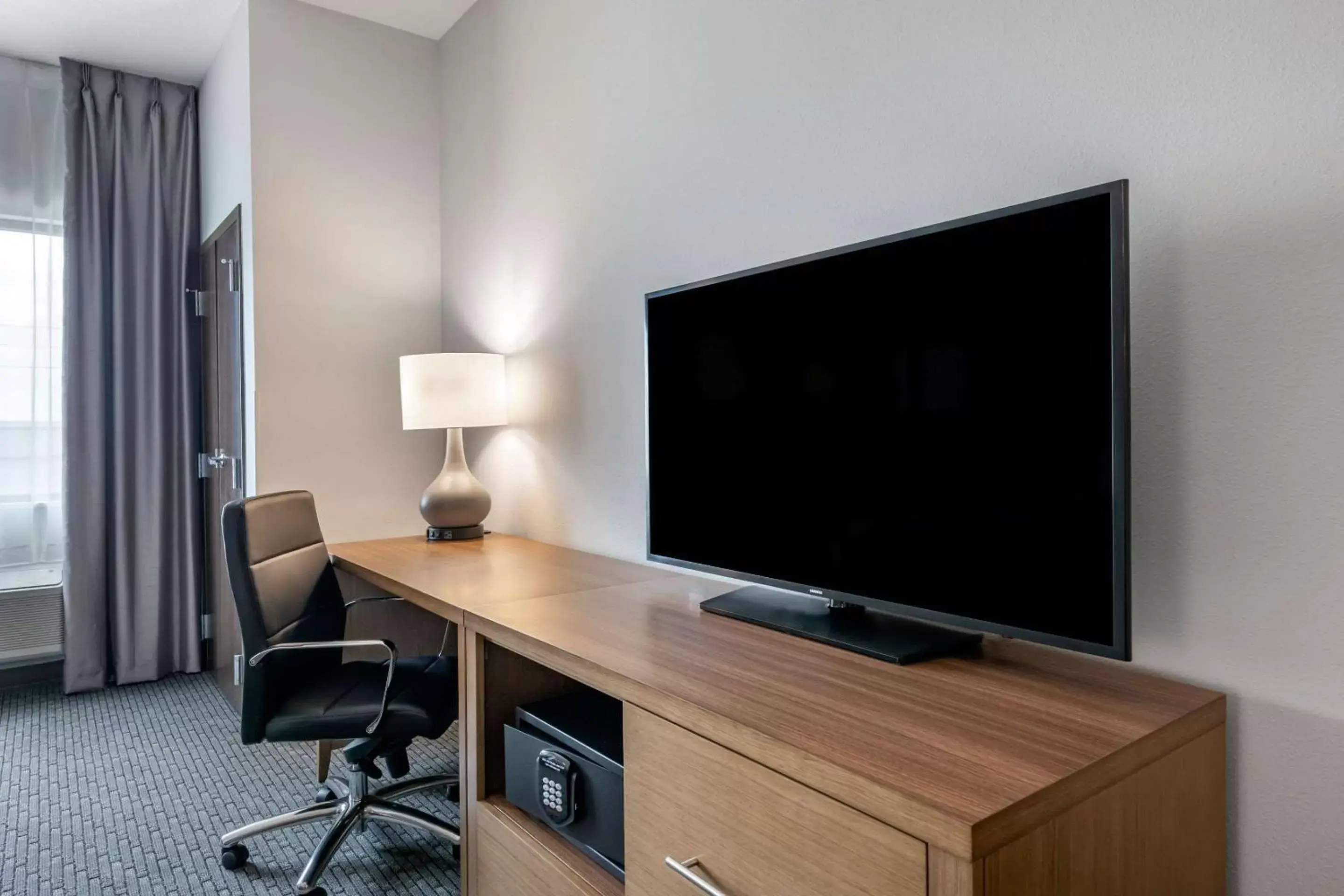 Photo of the whole room, TV/Entertainment Center in Comfort Suites Stuart-Hutchinson Island