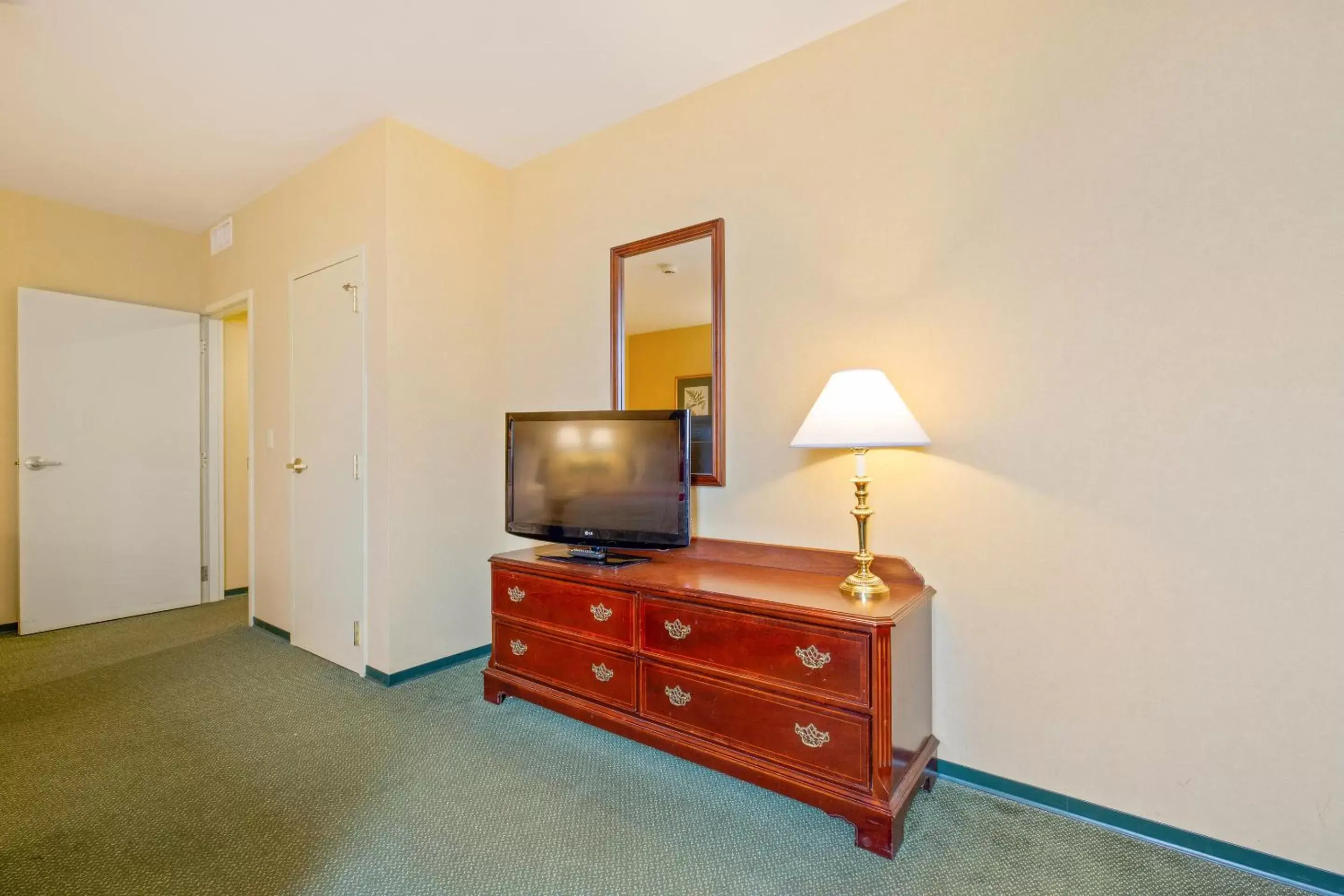 Area and facilities, TV/Entertainment Center in OYO Hotel St Louis Downtown City Center MO