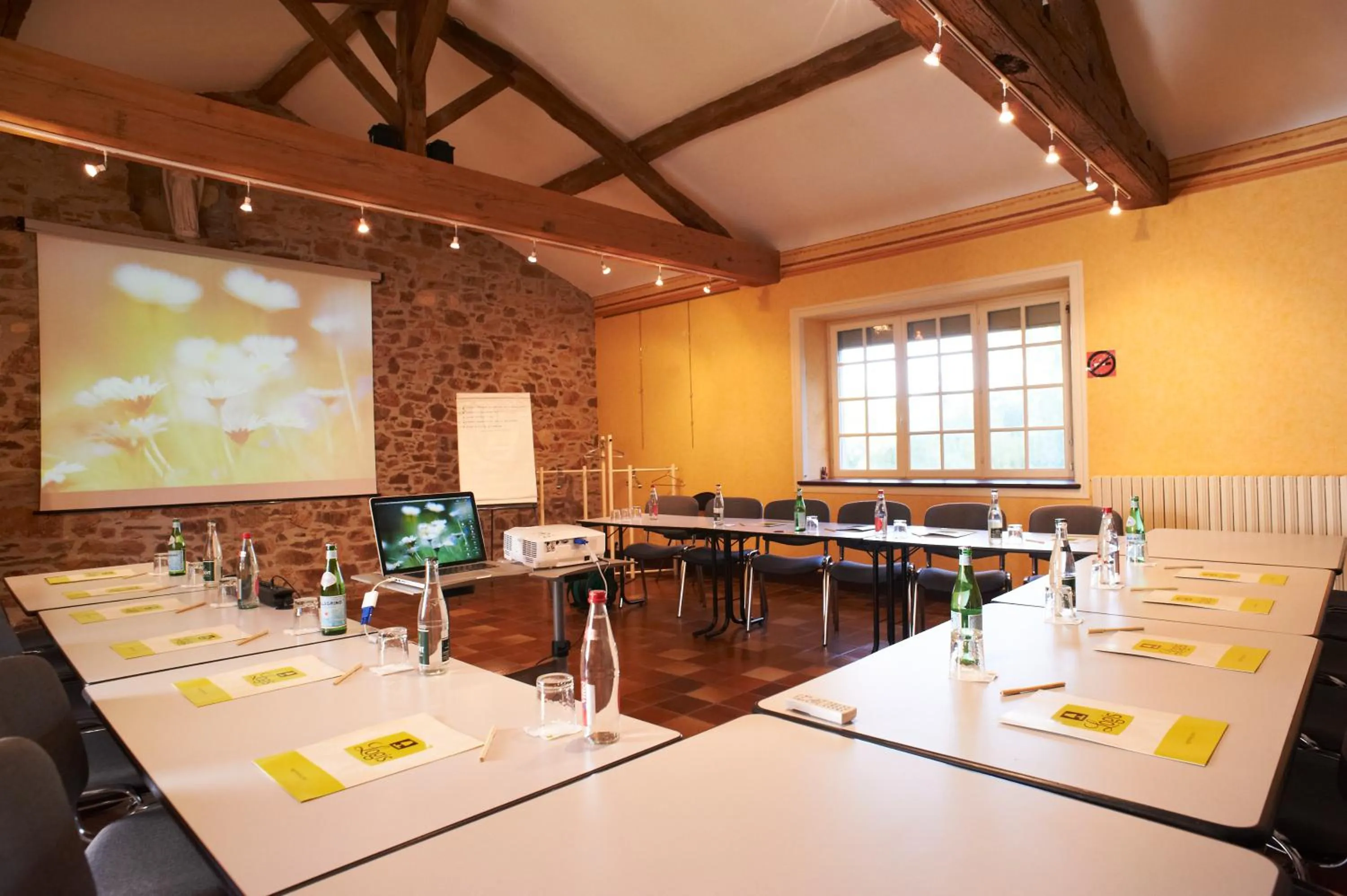 Business facilities in Logis Hotels Le Champalud Restaurant La Citadelle