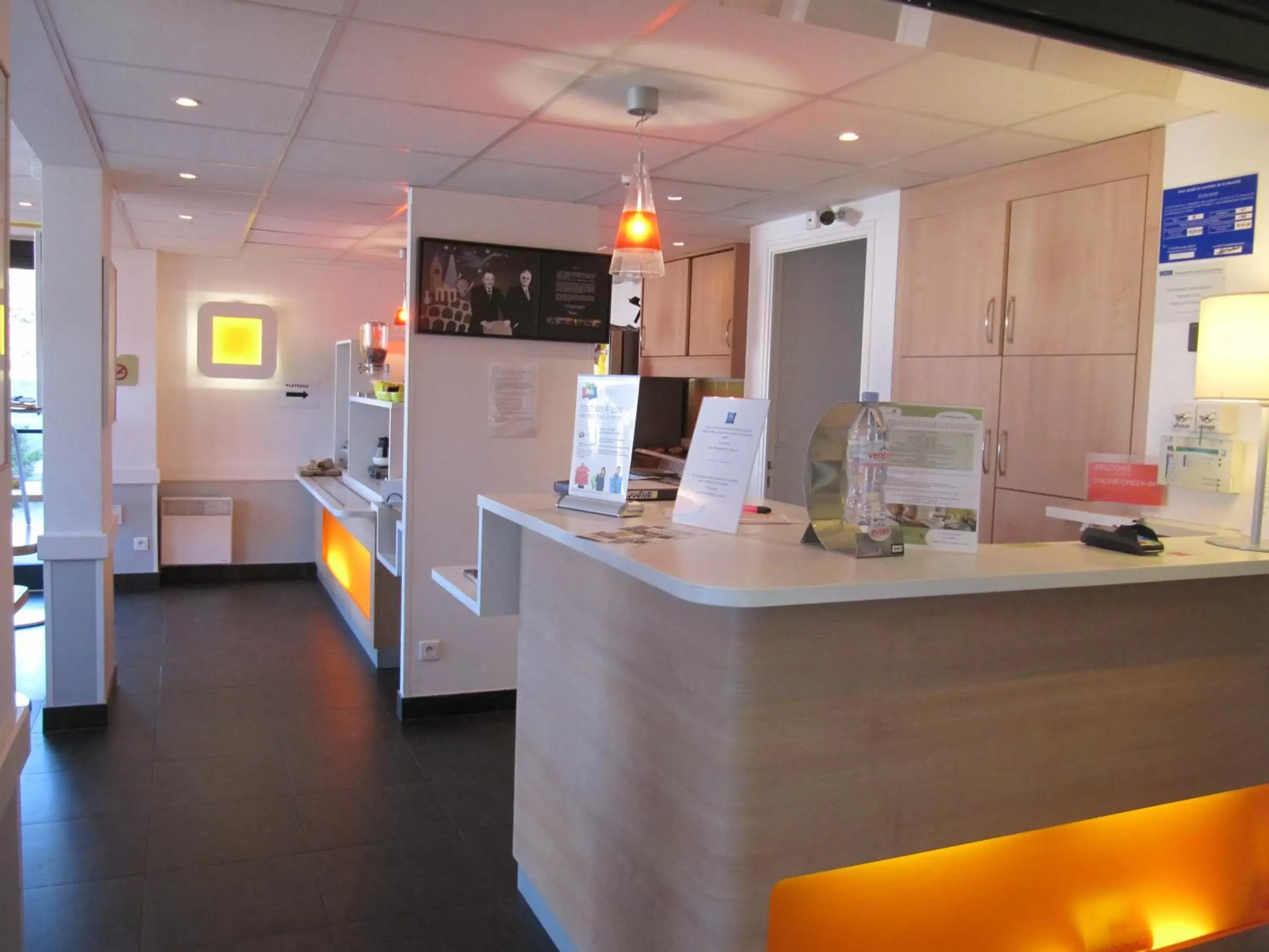 Lobby or reception in ibis budget Pontivy